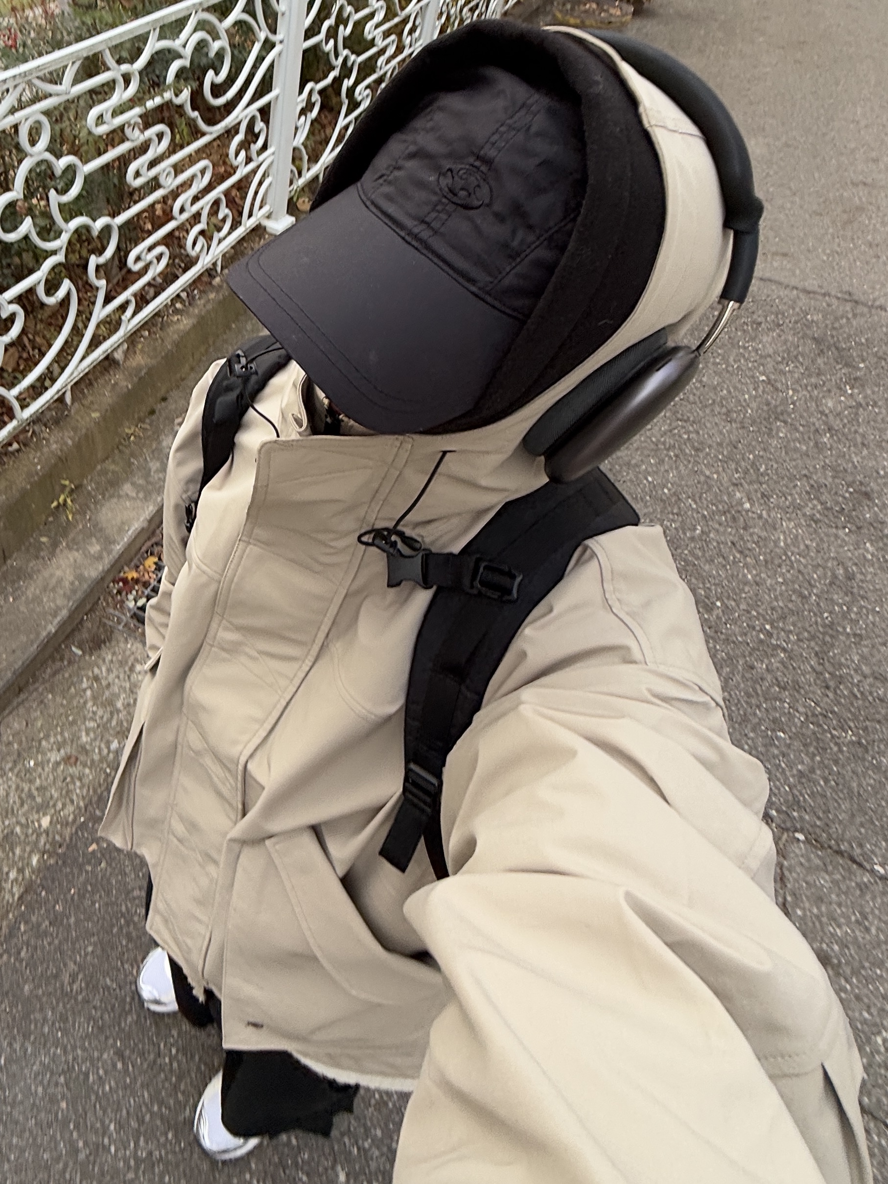 (W) Asics Gel-Kayano 14 White Midnight, Supreme Backpack Black - 23FW 착용 스타일 - 6