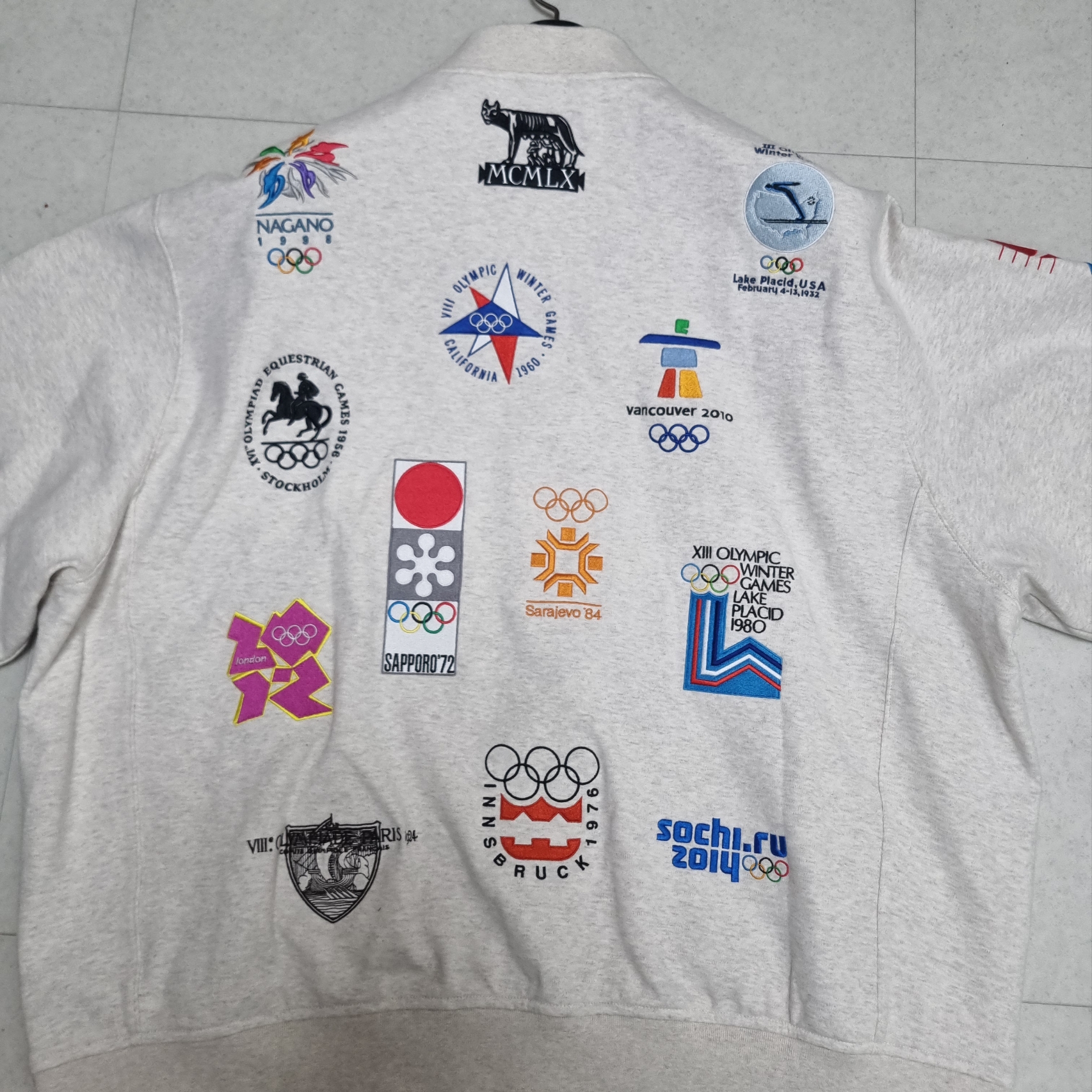 Kith Olympics Heritage Marvin Bomber Jacket Sandy Heather 착용 스타일 - 5