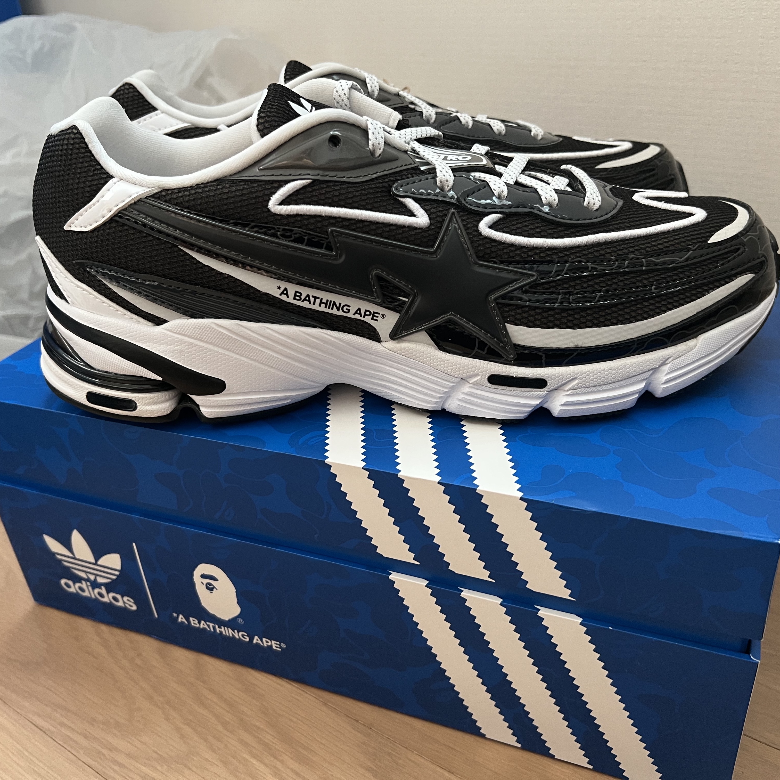 Adidas x BAPE Orketro Core Black Cloud White 착용 스타일
