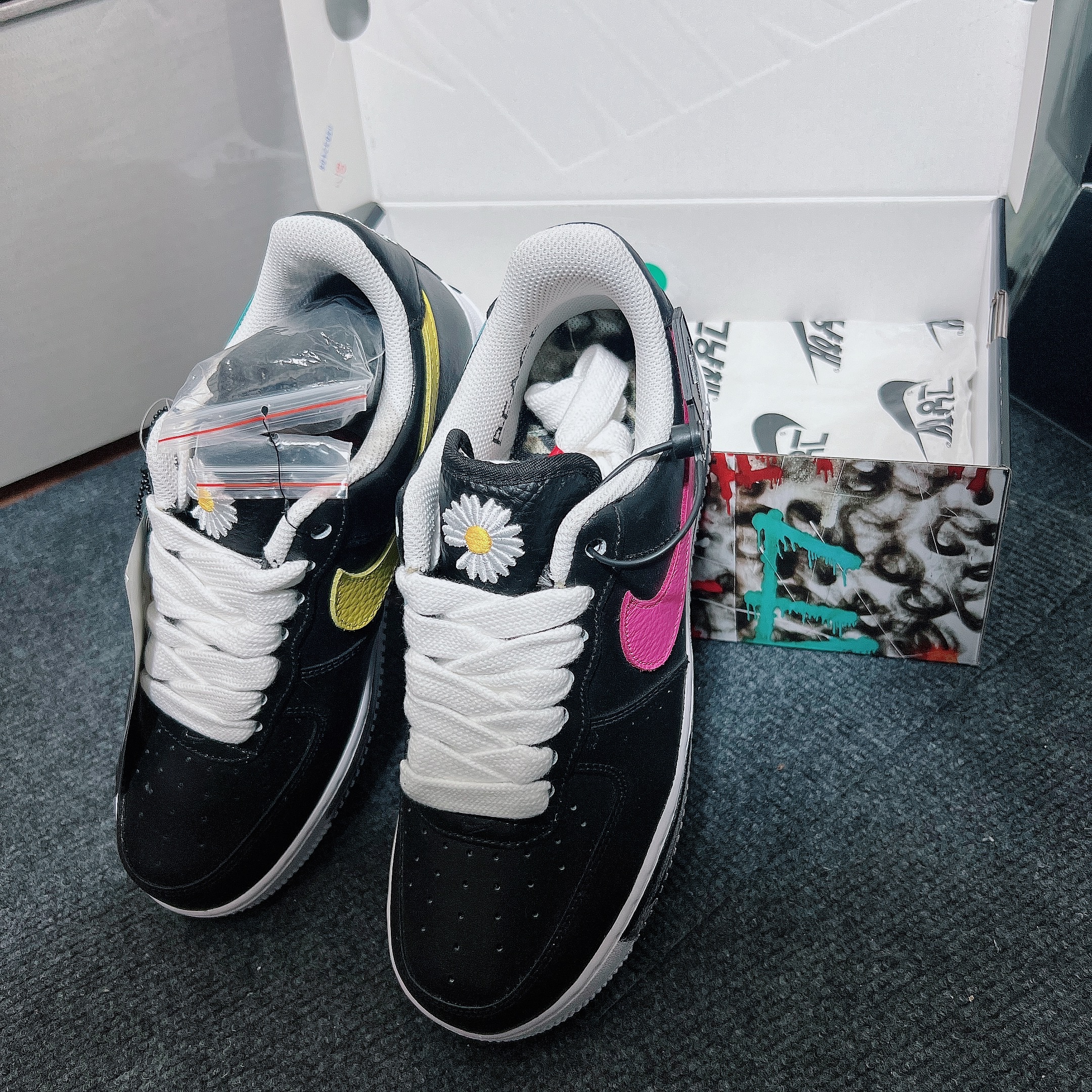 Nike x Peaceminusone Air Force 1 Low Para-Noise 3.0 Black and Multicolor 착용 스타일 - 5