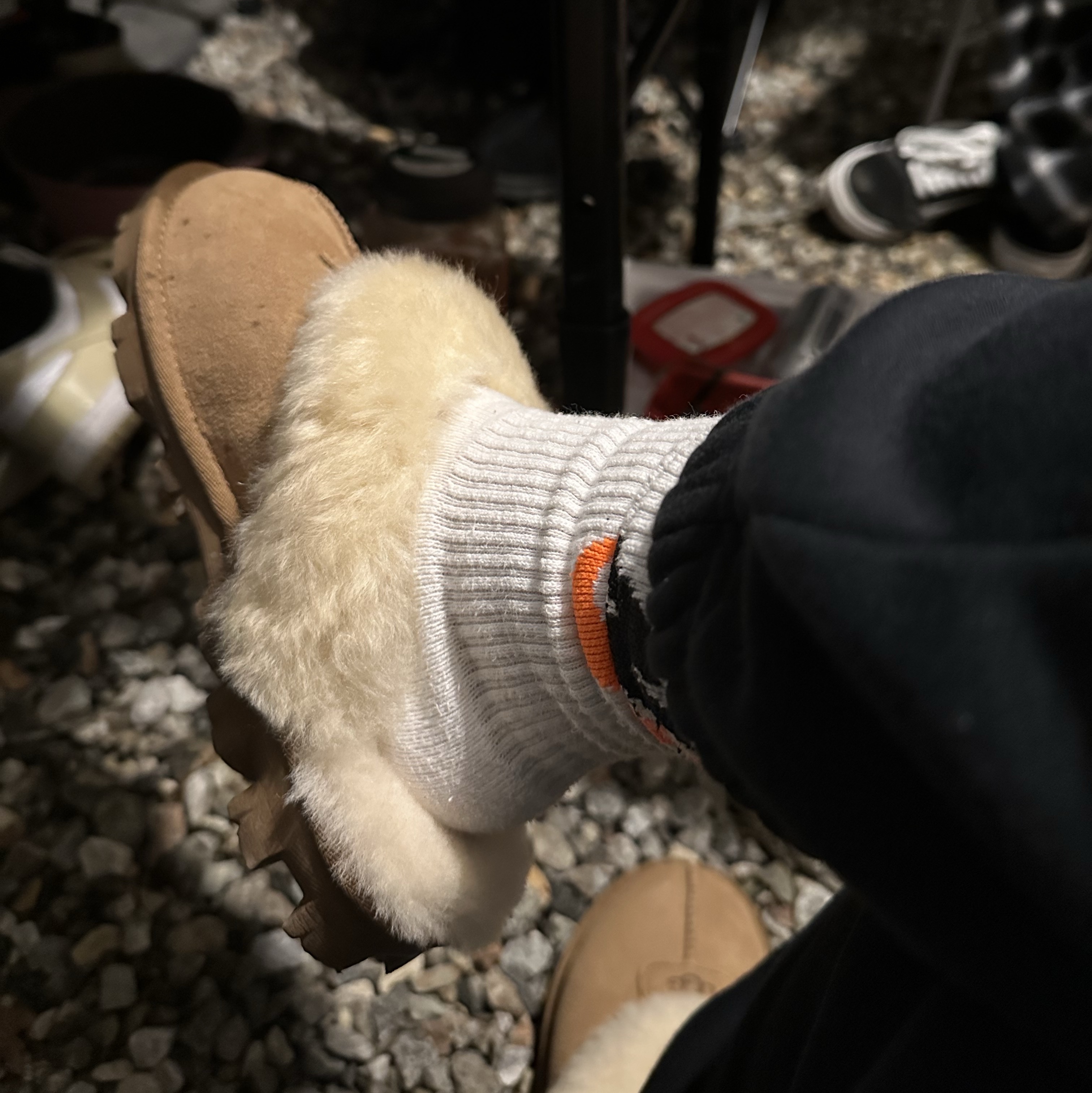 (W) UGG Coquette Slipper Chestnut 착용 스타일 - 2