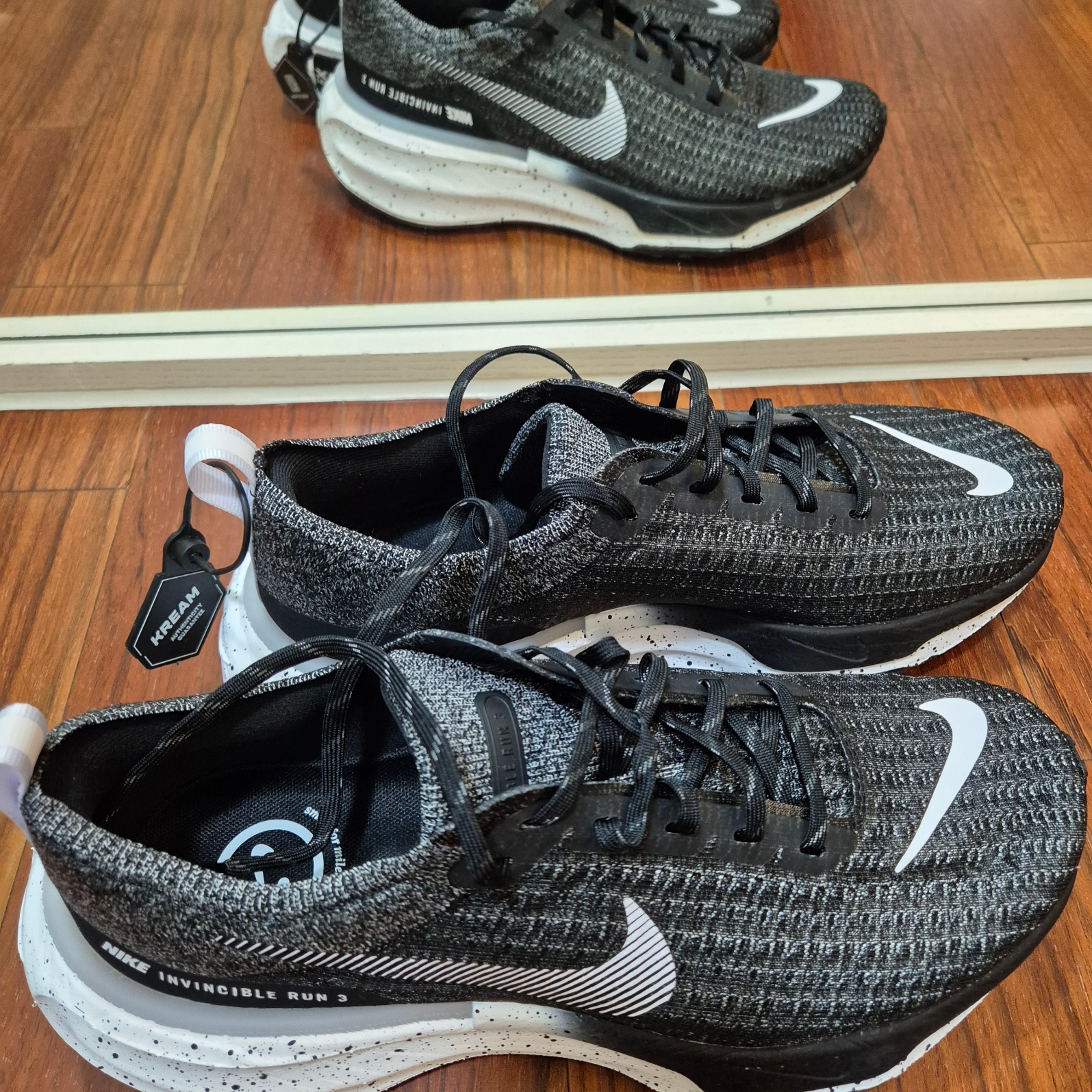 Nike ZoomX Invincible Run Flyknit 3 Black White 착용 스타일