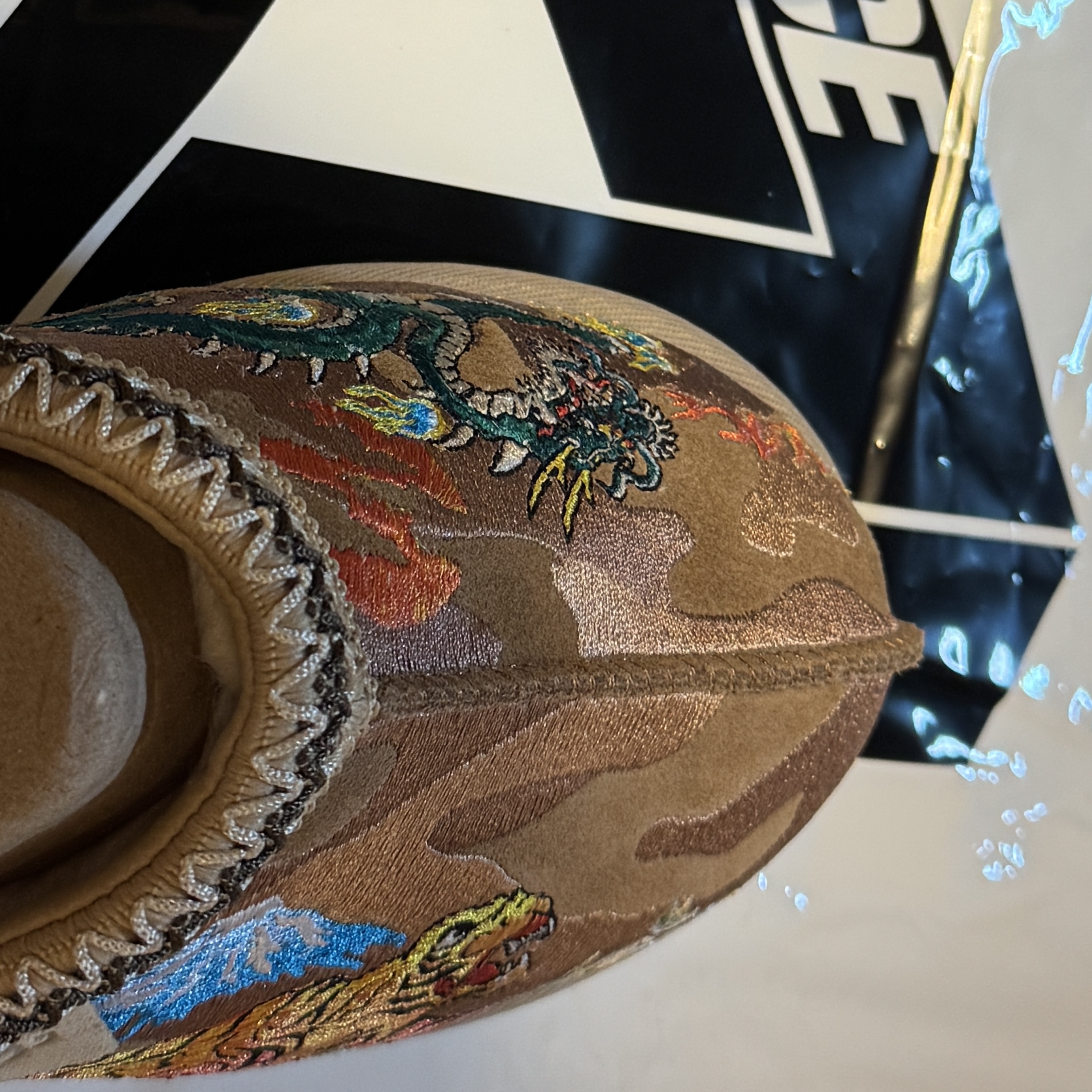 UGG x Palace Tasman Slipper Chestnut Camo 착용 스타일 - 2