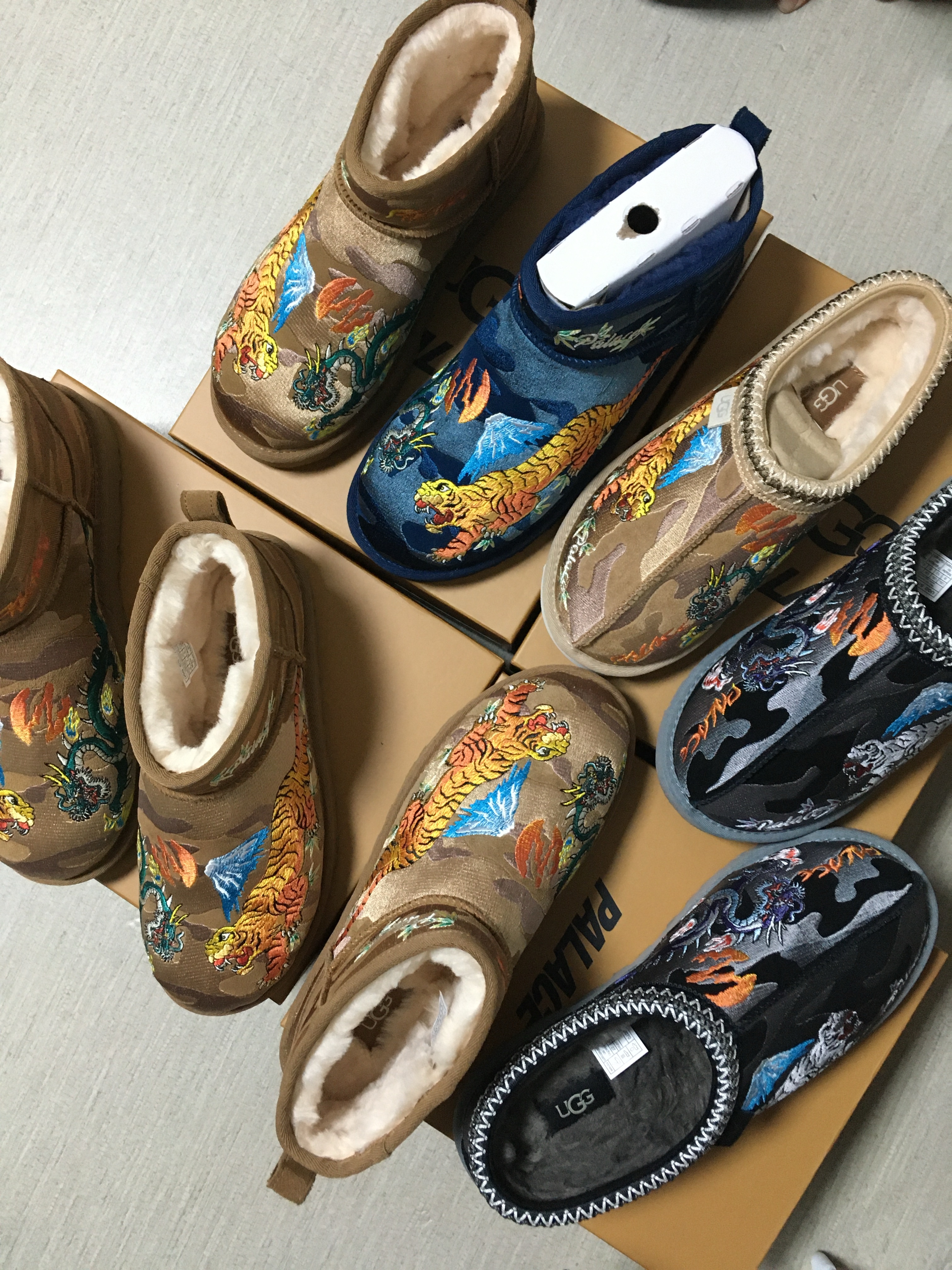 UGG x Palace Ultra Mini Boot Navy Camo, UGG x Palace Tasman Slipper Chestnut Camo 착용 스타일