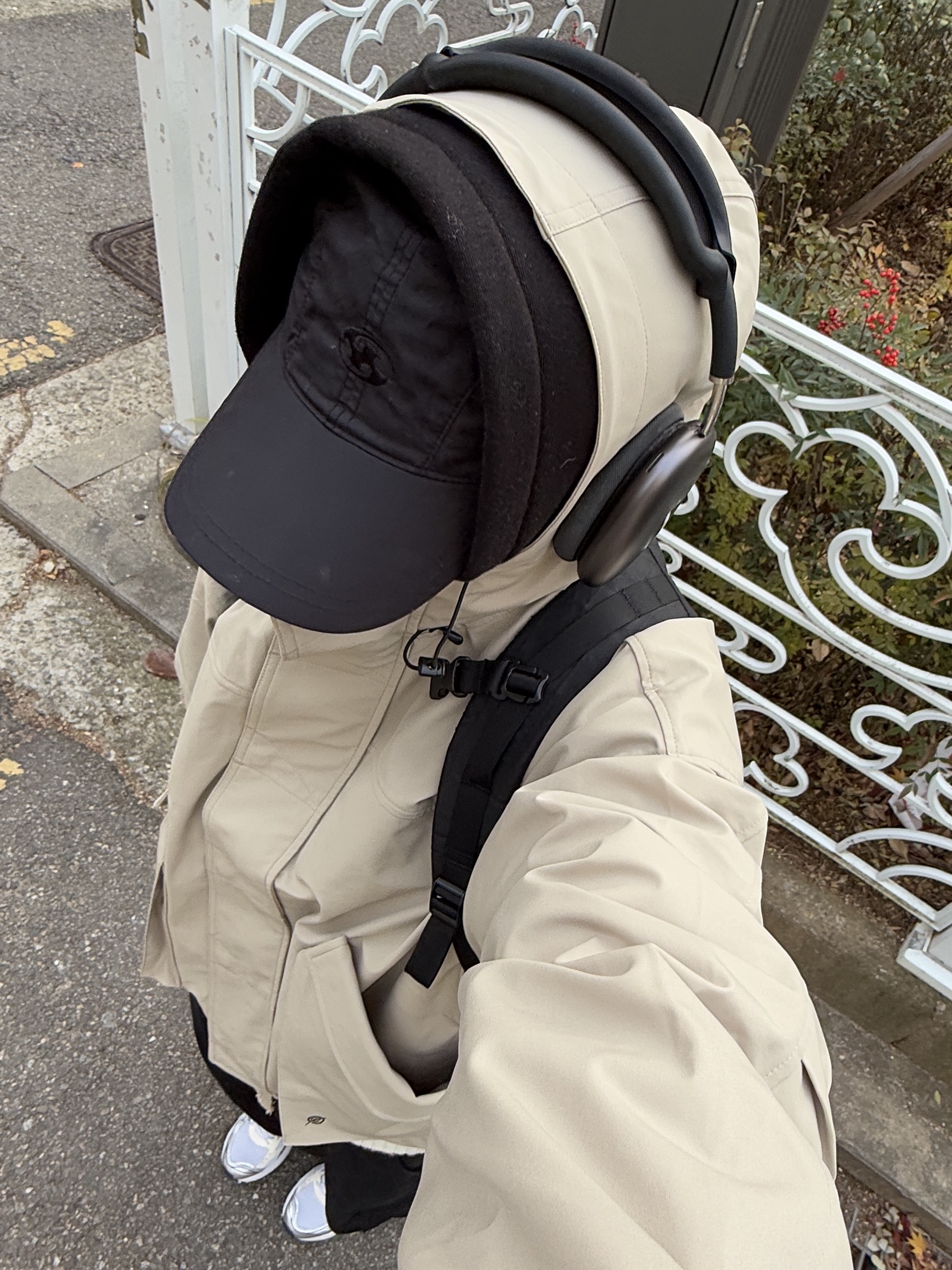 (W) Asics Gel-Kayano 14 White Midnight, Supreme Backpack Black - 23FW 착용 스타일 - 2