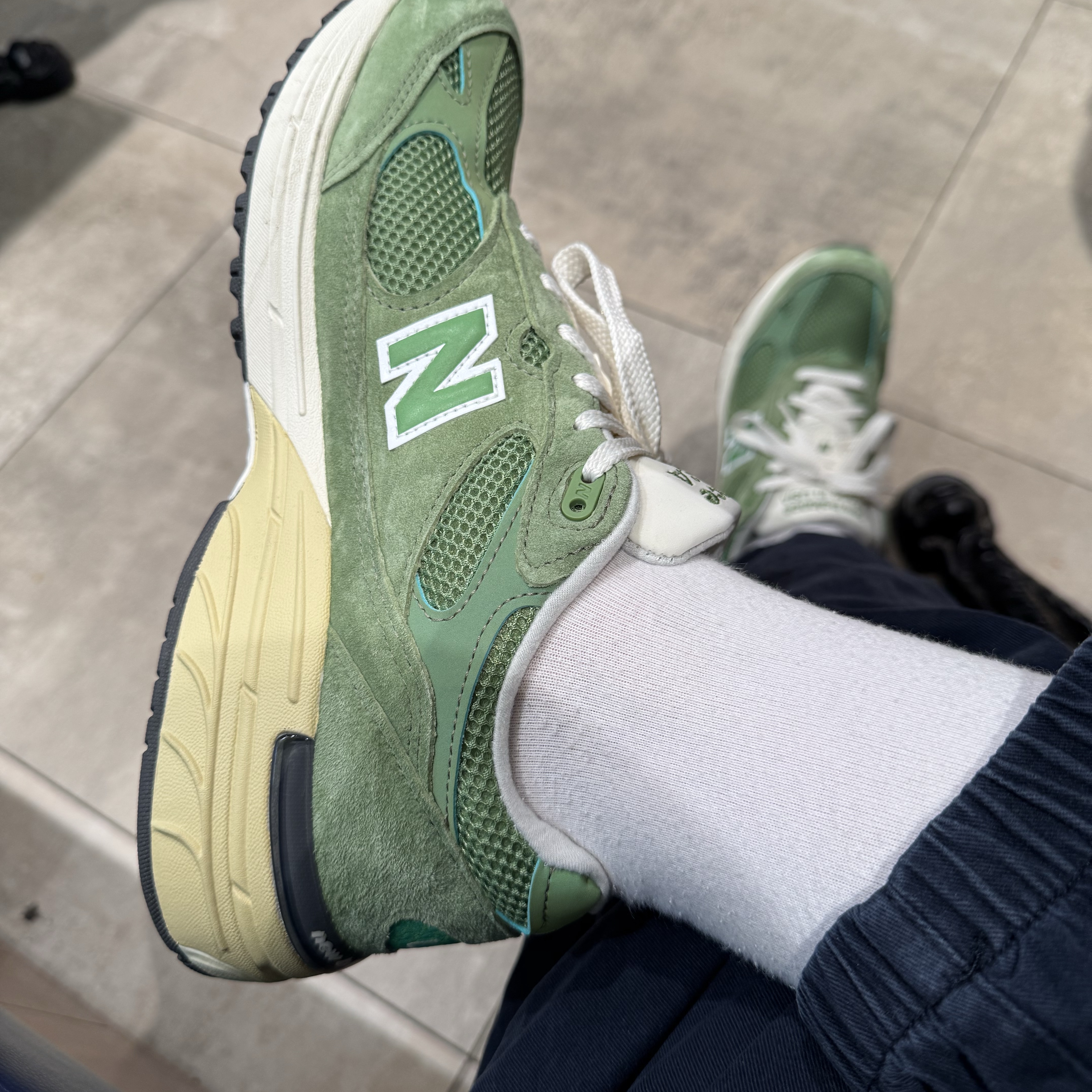 New Balance 993 Made in USA Chive Sea Salt 착용 스타일
