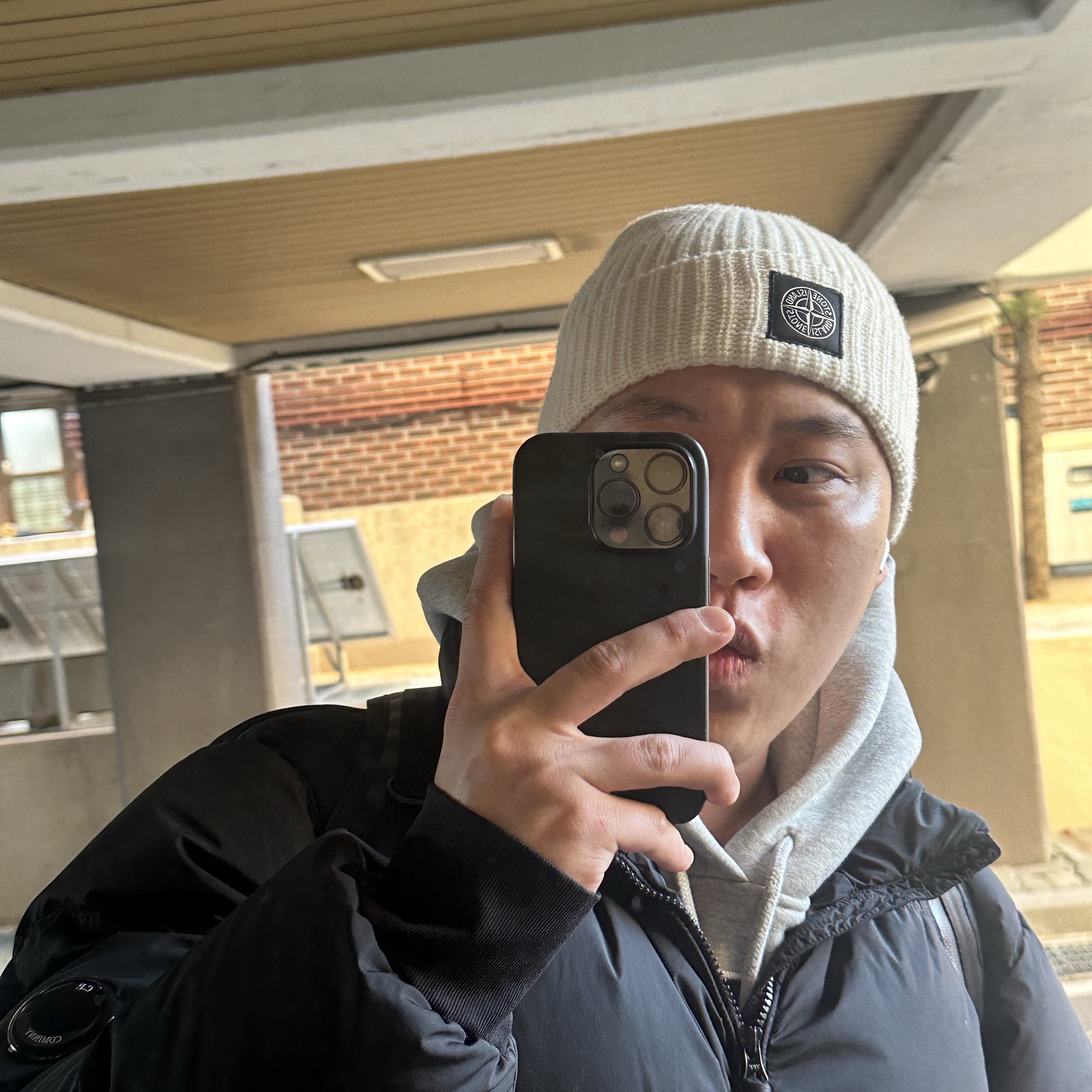 Stone Island N10B5 Beanie Off White - 22FW 착용 스타일