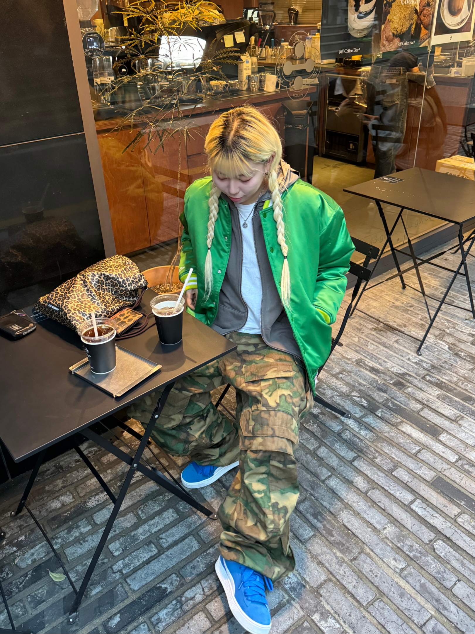 Puma Suede XL Puma Team Royal Puma White, Farfromwhat Far Camo Cargo Pants Green 착용 스타일 - 3