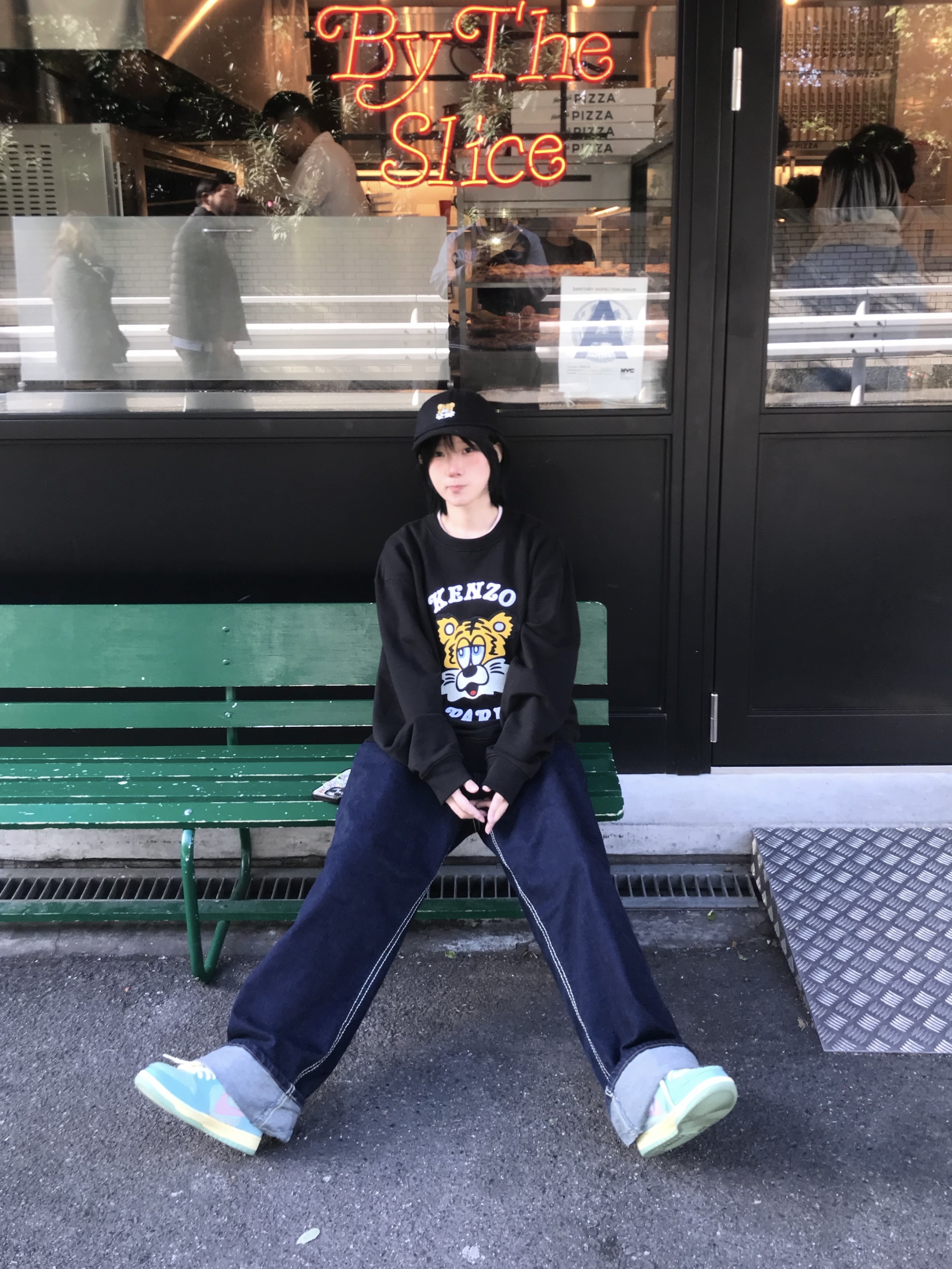Nike x Verdy SB Dunk Low Pro Blue Gaze and Enamel Green, Kenzo x Verdy Market Genderless Embroidered Sweatshirts Black 착용 스타일 - 4