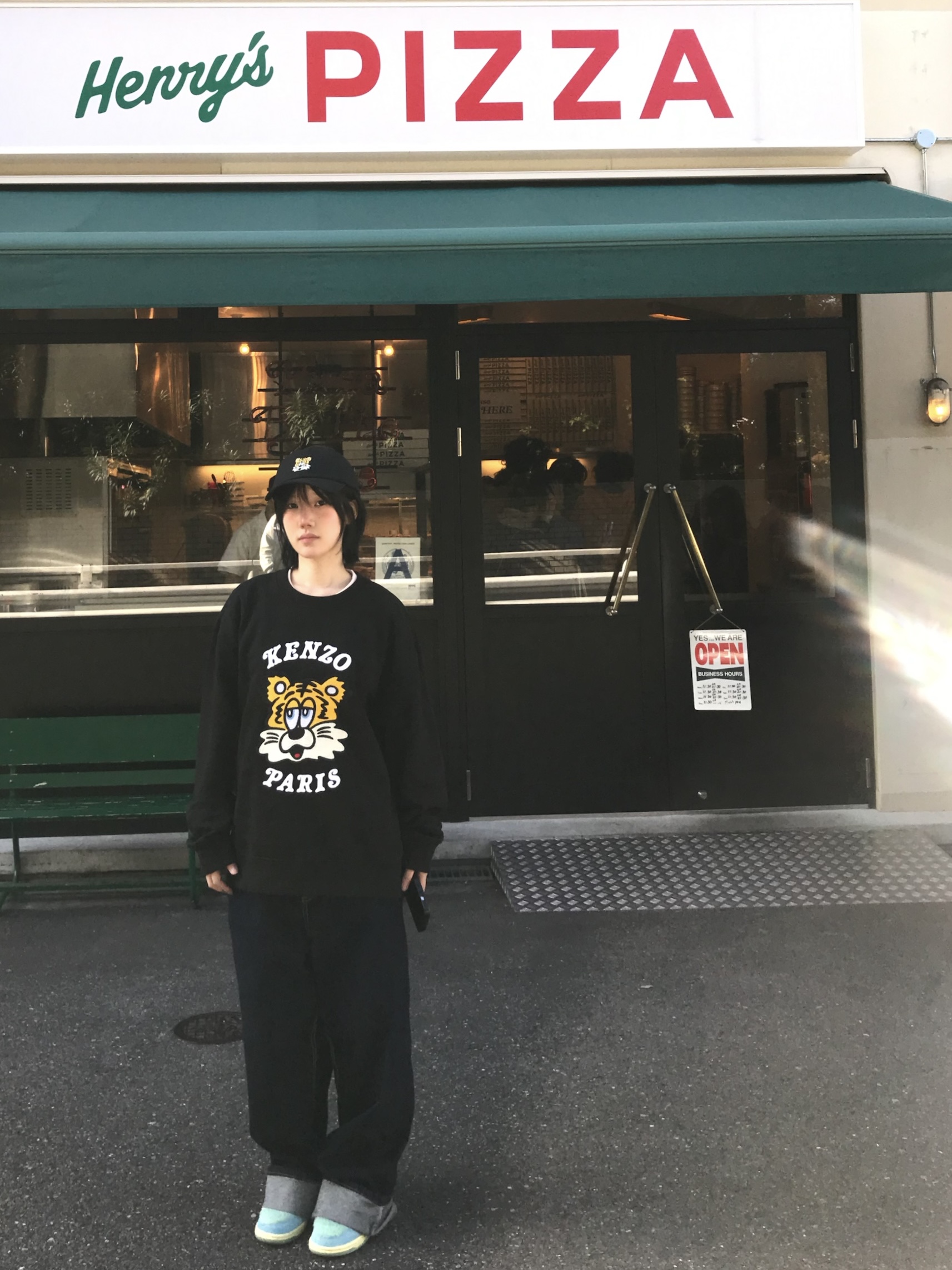 Nike x Verdy SB Dunk Low Pro Blue Gaze and Enamel Green, Kenzo x Verdy Market Genderless Embroidered Sweatshirts Black 착용 스타일 - 2