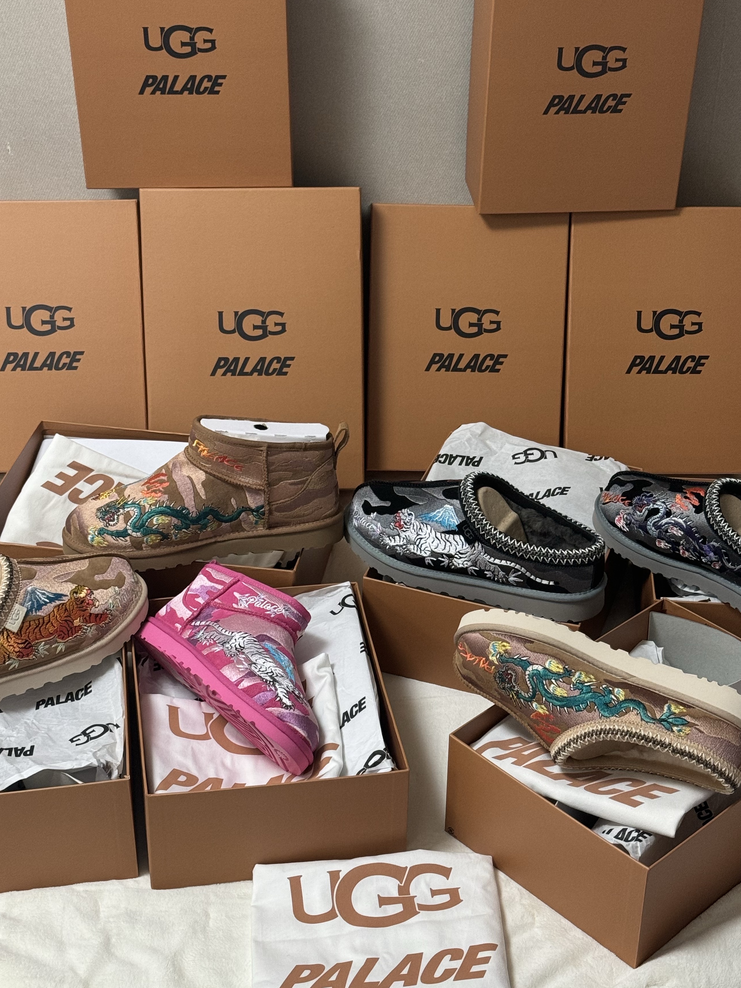 UGG x Palace Tasman Slipper Chestnut Camo, UGG x Palace Tasman Slipper Black Camo 착용 스타일