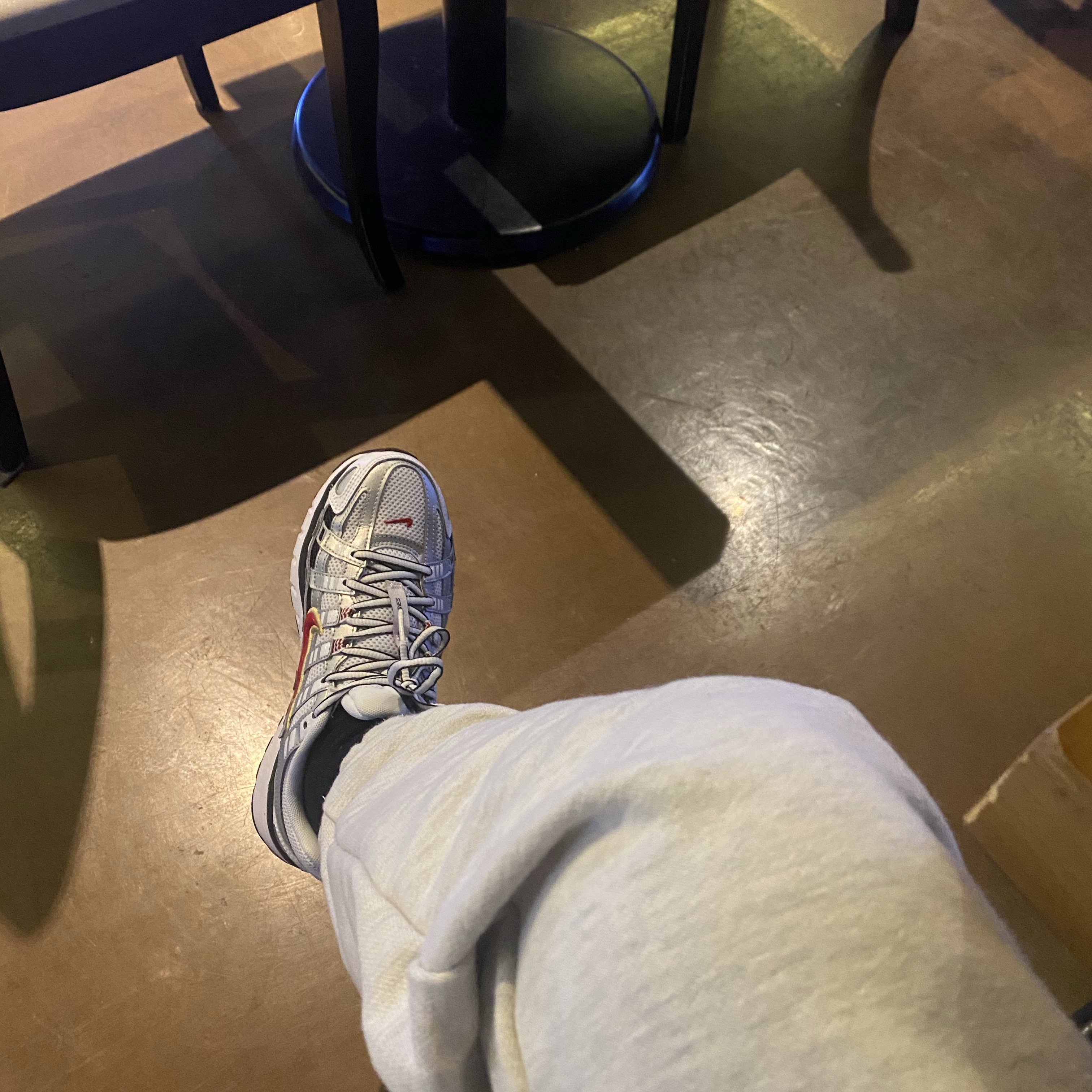 (W) Nike P-6000 Metallic Silver Red 착용 스타일