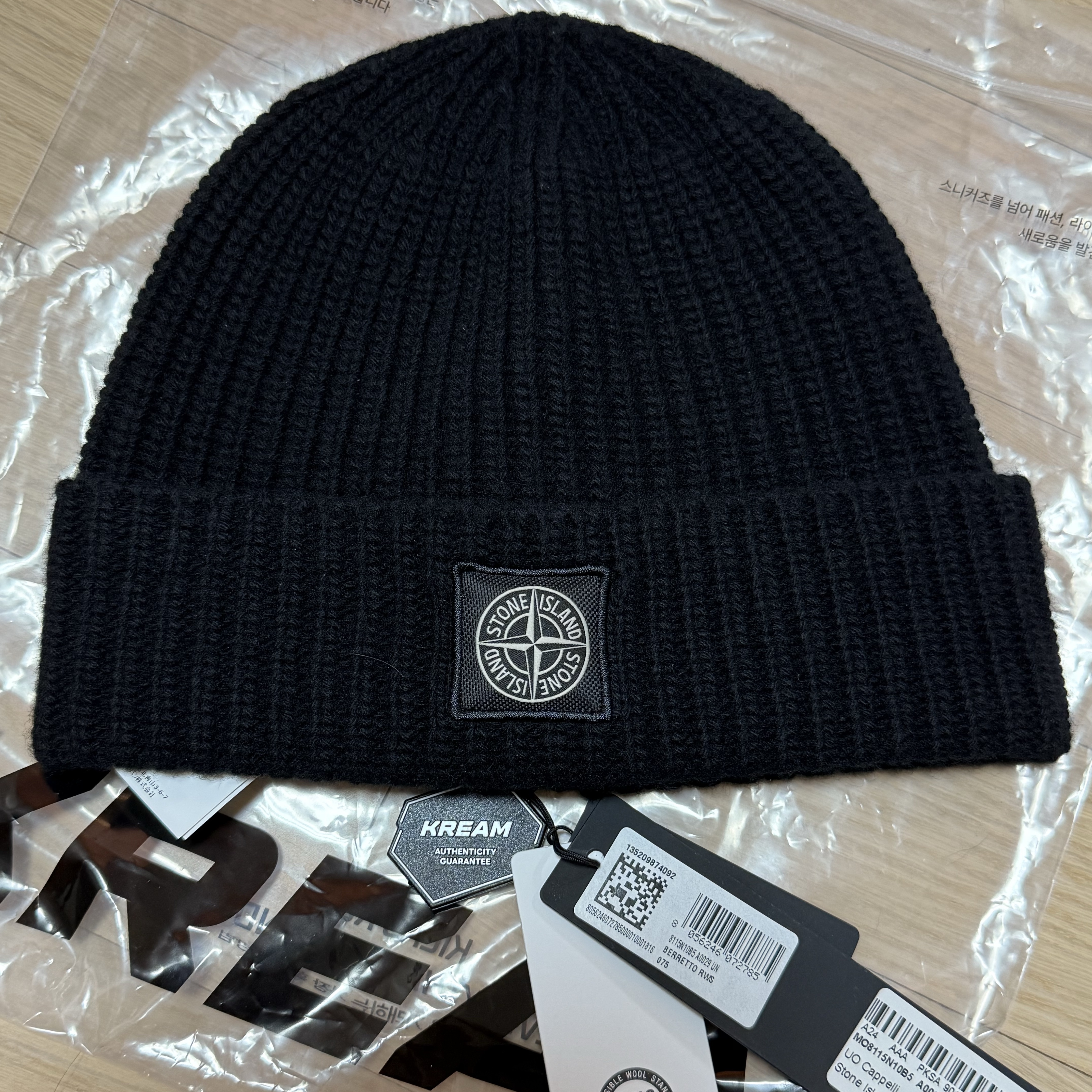 Stone Island N10B5 Ribbed Wool Beanie Black - 24FW 착용 스타일 - 2