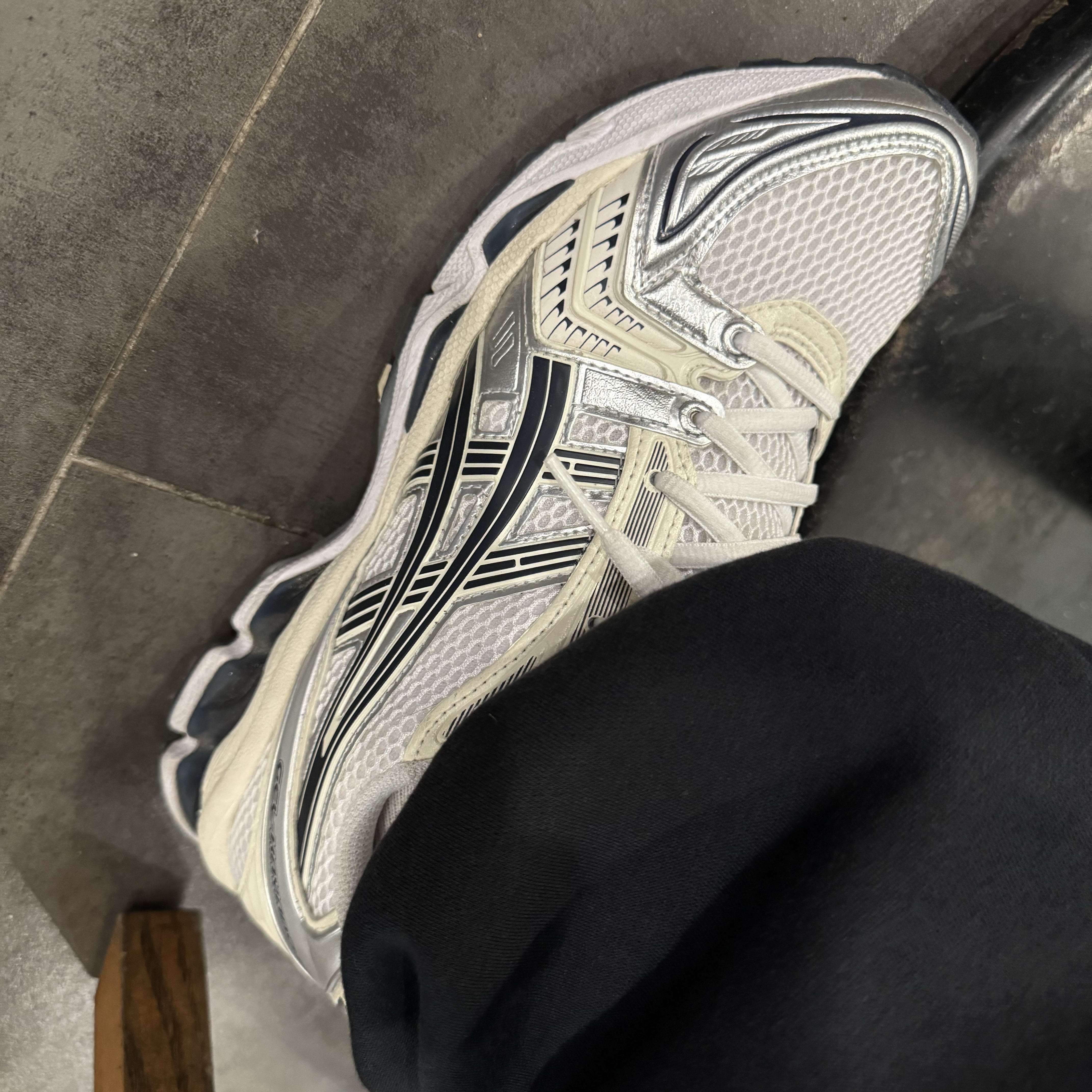 (W) Asics Gel-Kayano 14 White Midnight 착용 스타일