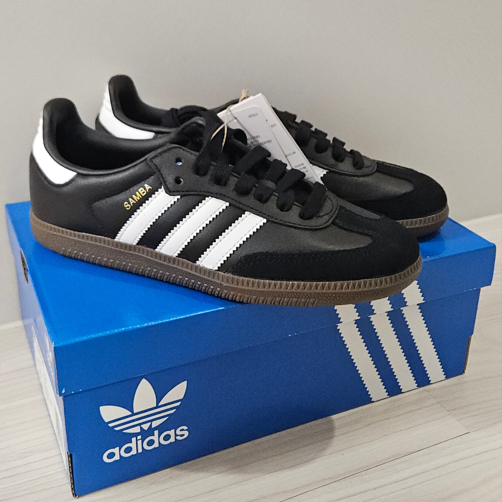 Adidas Samba OG Black White Gum 착용 스타일