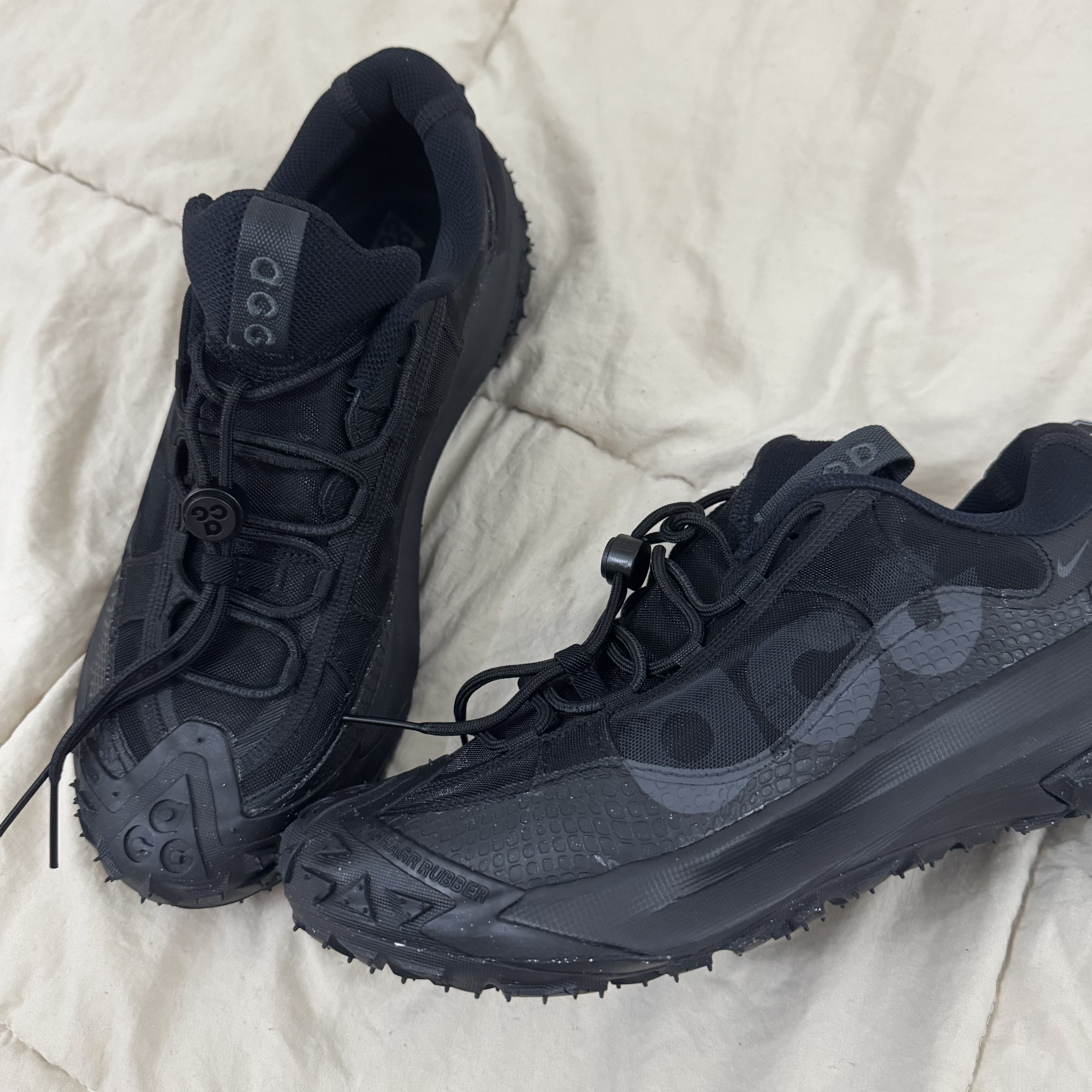 Nike ACG Mountain Fly 2 Low Black 착용 스타일 - 6