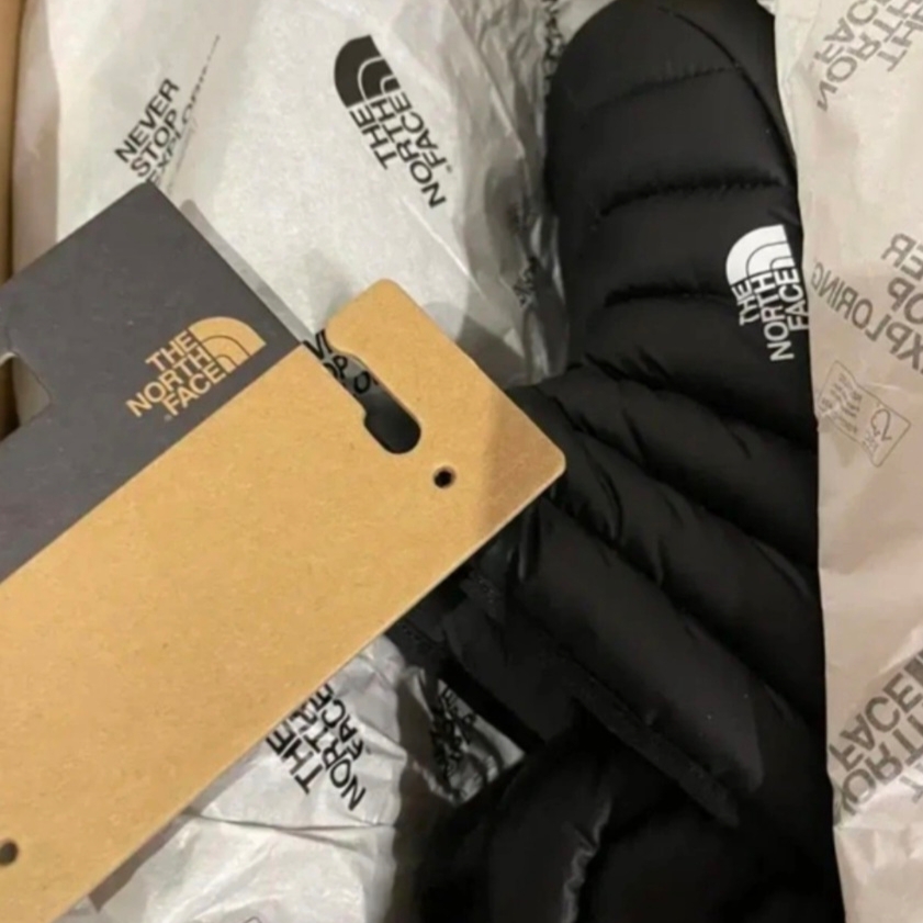 (W) The North Face Thermoball Traction Booties TNF Black TNF White 착용 스타일 - 1
