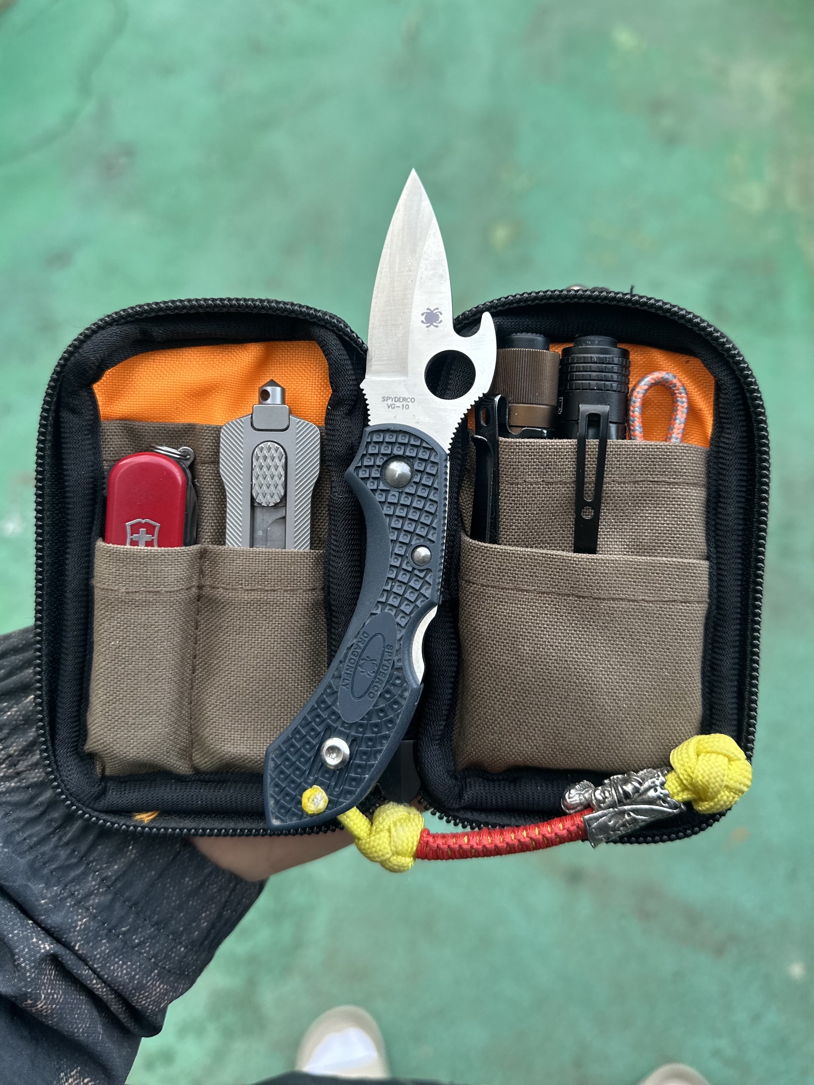 Supreme x Leatherman Squirt PS4 Multitool Red - 21SS, Nice Weather Thermometer Keyring White 착용 스타일 - 3