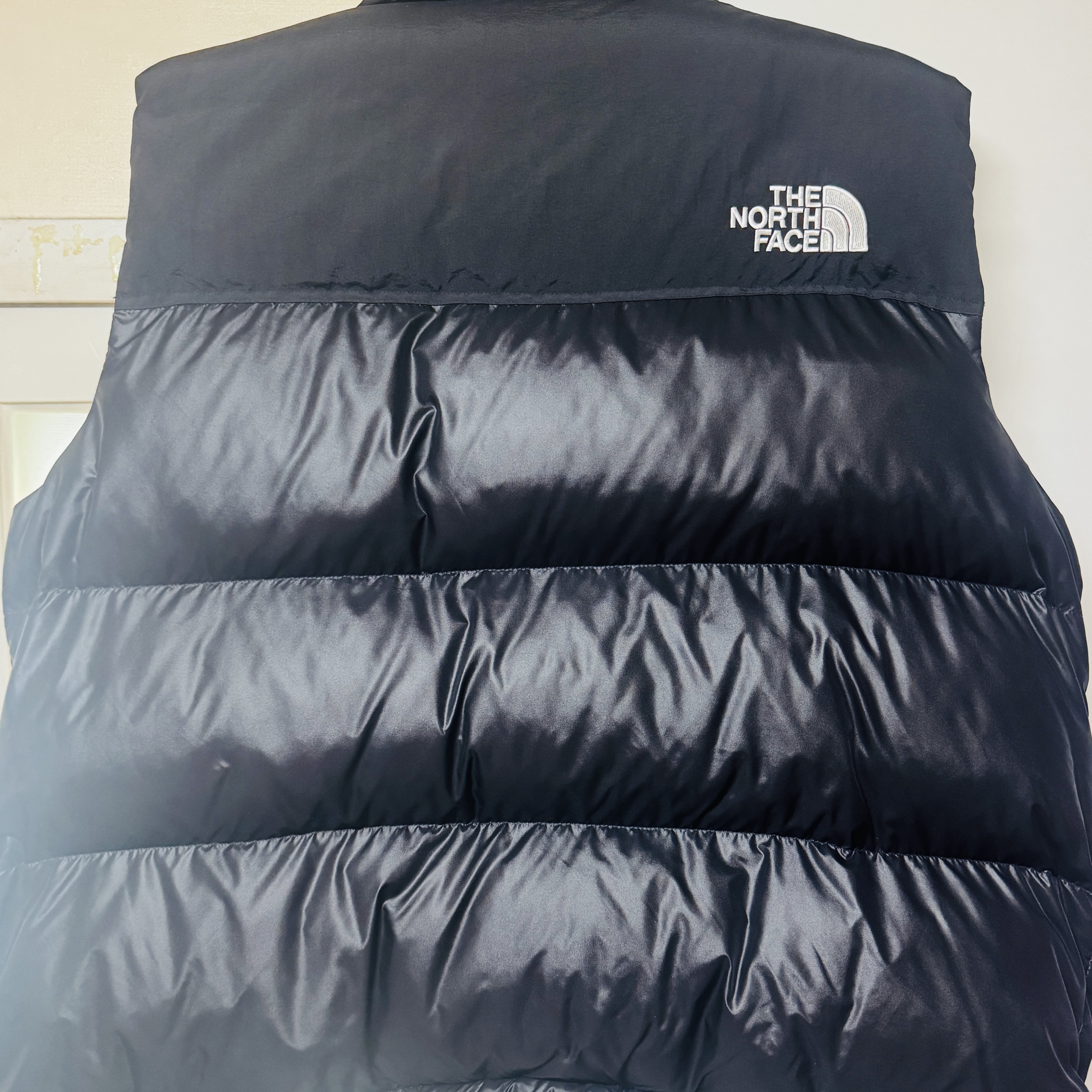 The North Face Nuptse On Ball Vest Black 착용 스타일 - 2