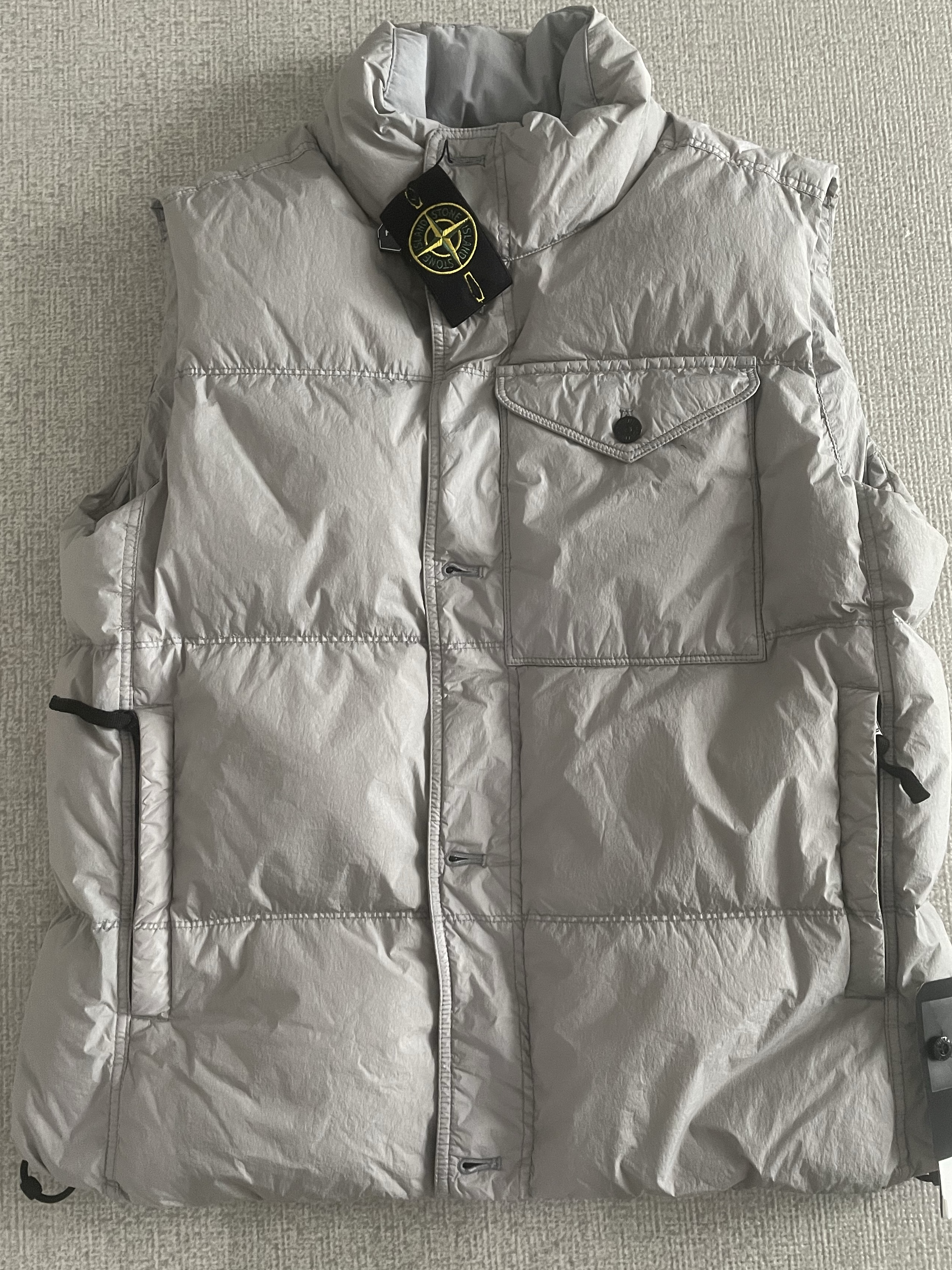 Stone Island G0223 Crinkle Reps R-NY Down Vest with Anti Drop Grey - 24FW 착용 스타일