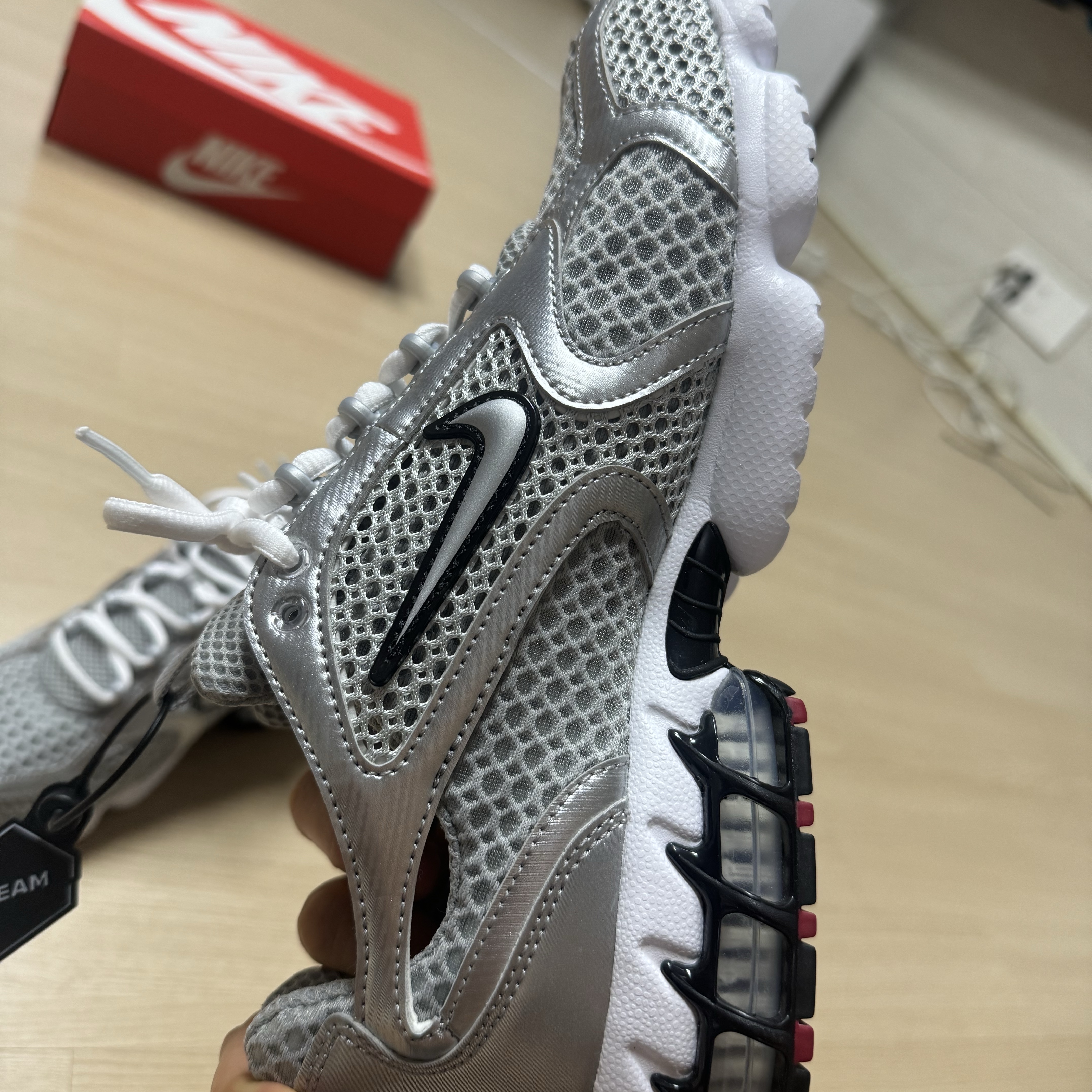 Nike Air Zoom Spiridon Cage 2 Metallic Silver 착용 스타일 - 1