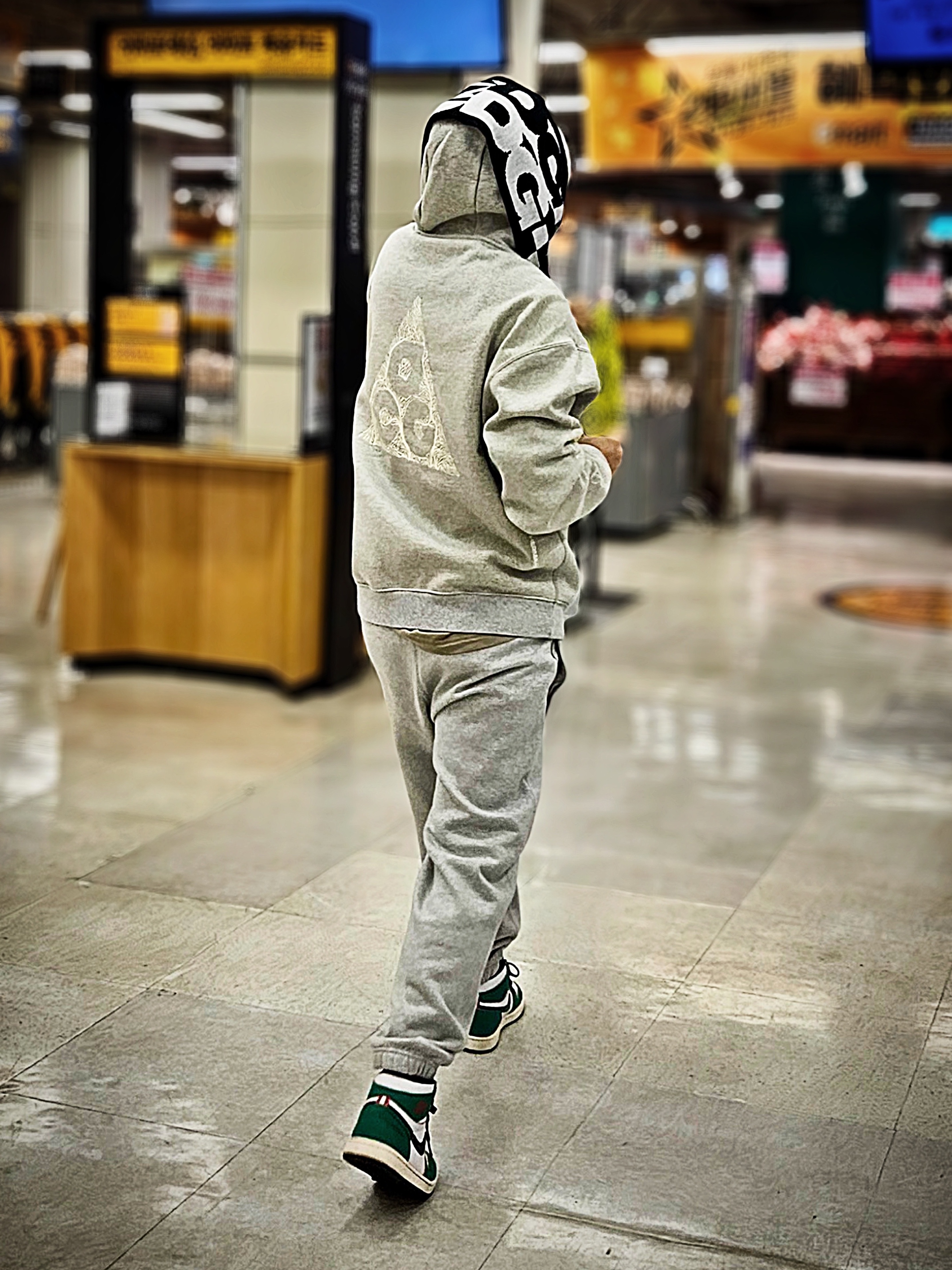 CDG Logo Check Muffler White Black, Nike ACG Therma-Fit Fleece Full Zip Hoodie Airora Grey Heather - Asia 착용 스타일