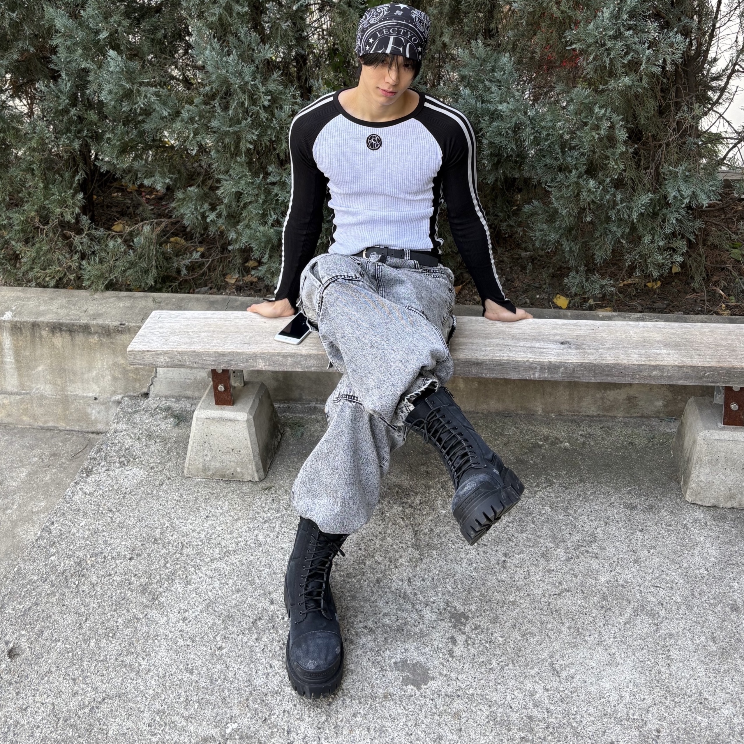 Balenciaga Combat Strike 20mm Boots Black 착용 스타일 - 2