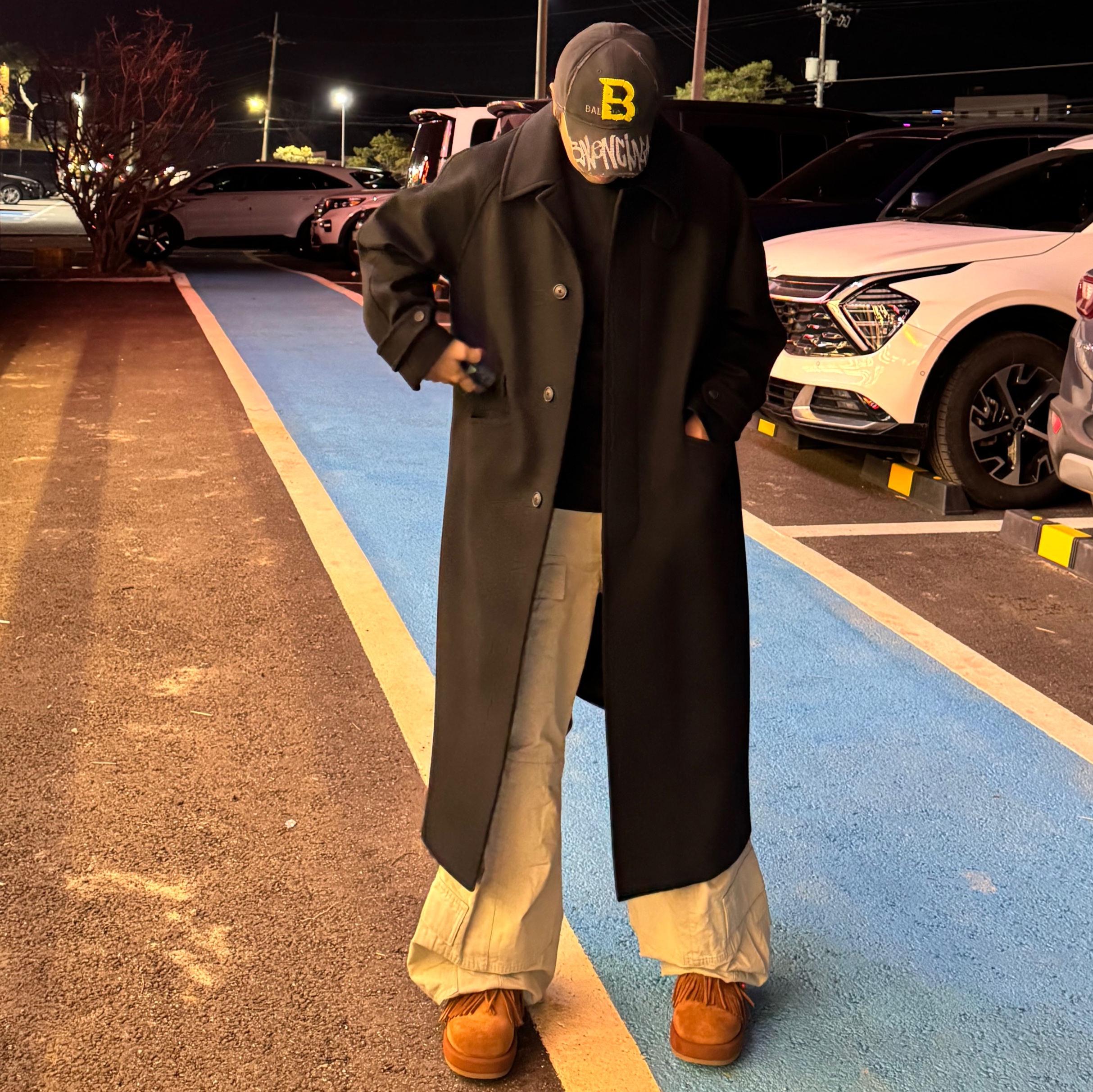 Kinchi Broom - 004 (a) Brown, Balenciaga Upcycled Cap Dark Green 착용 스타일