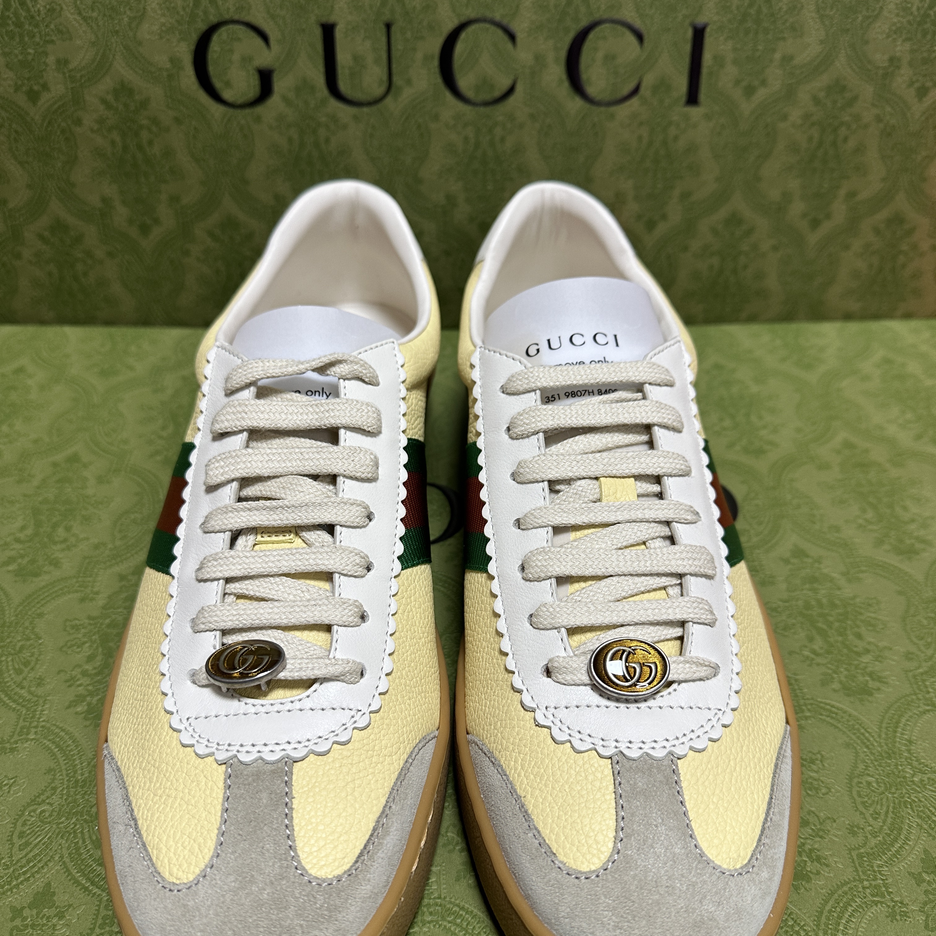 (W) Gucci Web Leather Classic Sneakers Oatmeal 착용 스타일
