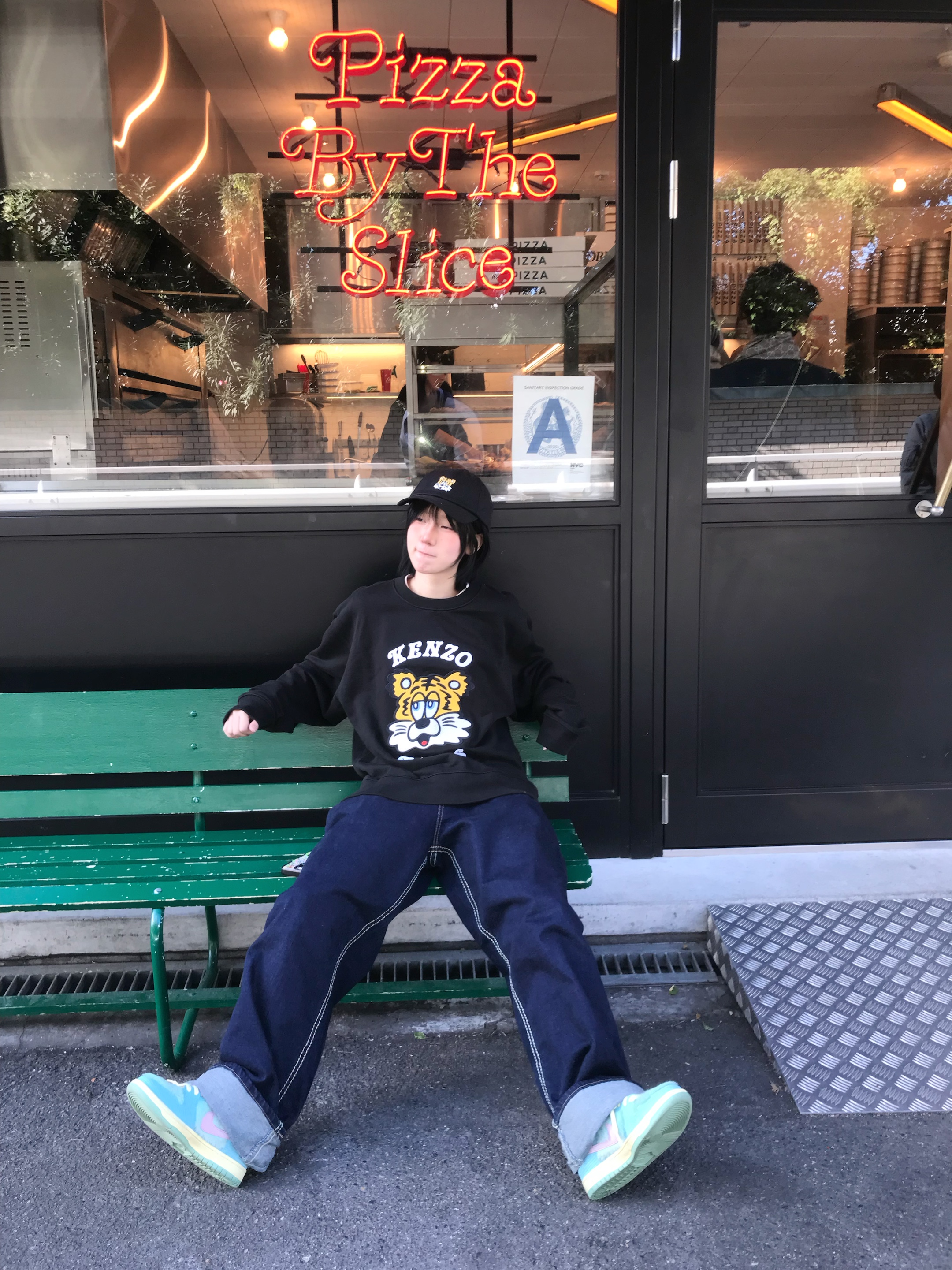 Nike x Verdy SB Dunk Low Pro Blue Gaze and Enamel Green, Kenzo x Verdy Market Genderless Embroidered Sweatshirts Black 착용 스타일 - 3
