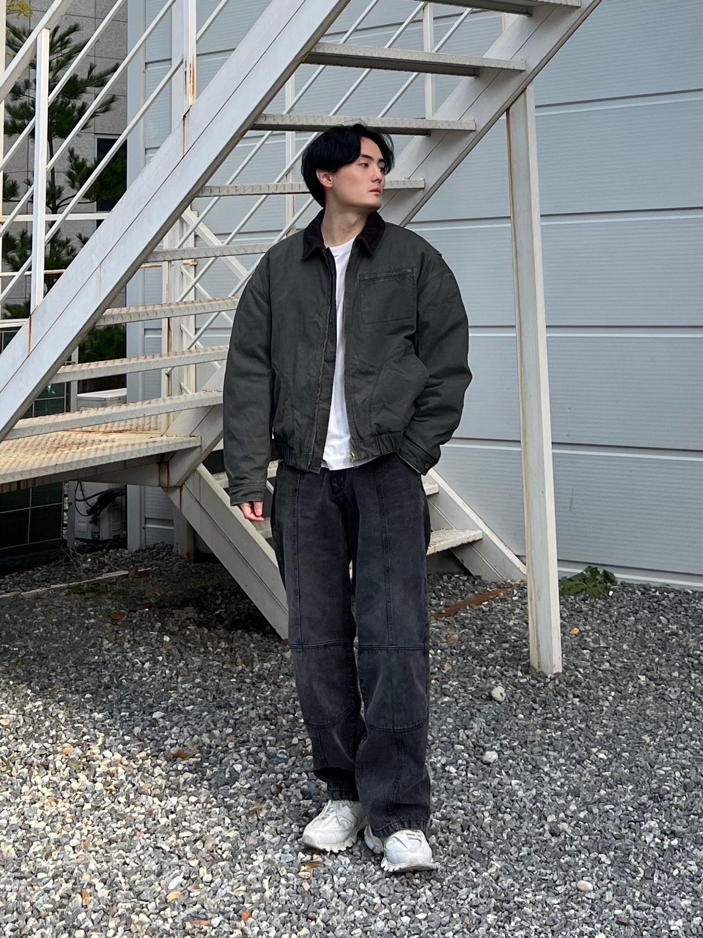 Balenciaga Track Sneakers White 착용 스타일 - 1