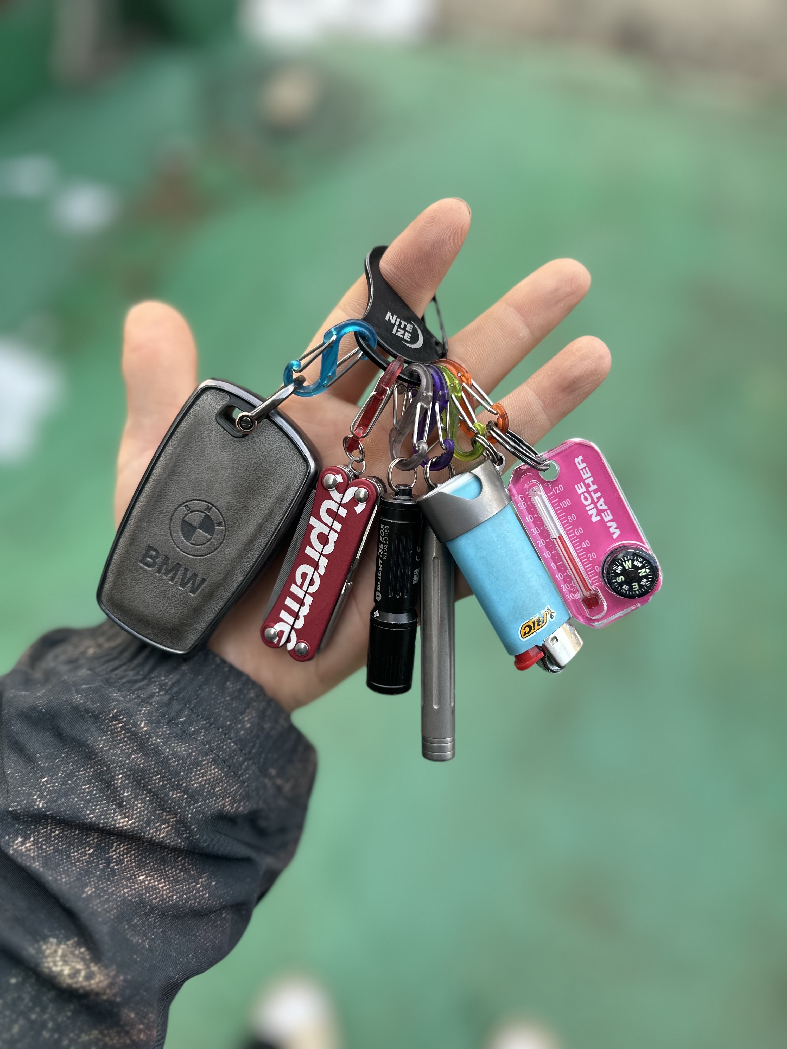 Supreme x Leatherman Squirt PS4 Multitool Red - 21SS, Nice Weather Thermometer Keyring White 착용 스타일 - 1