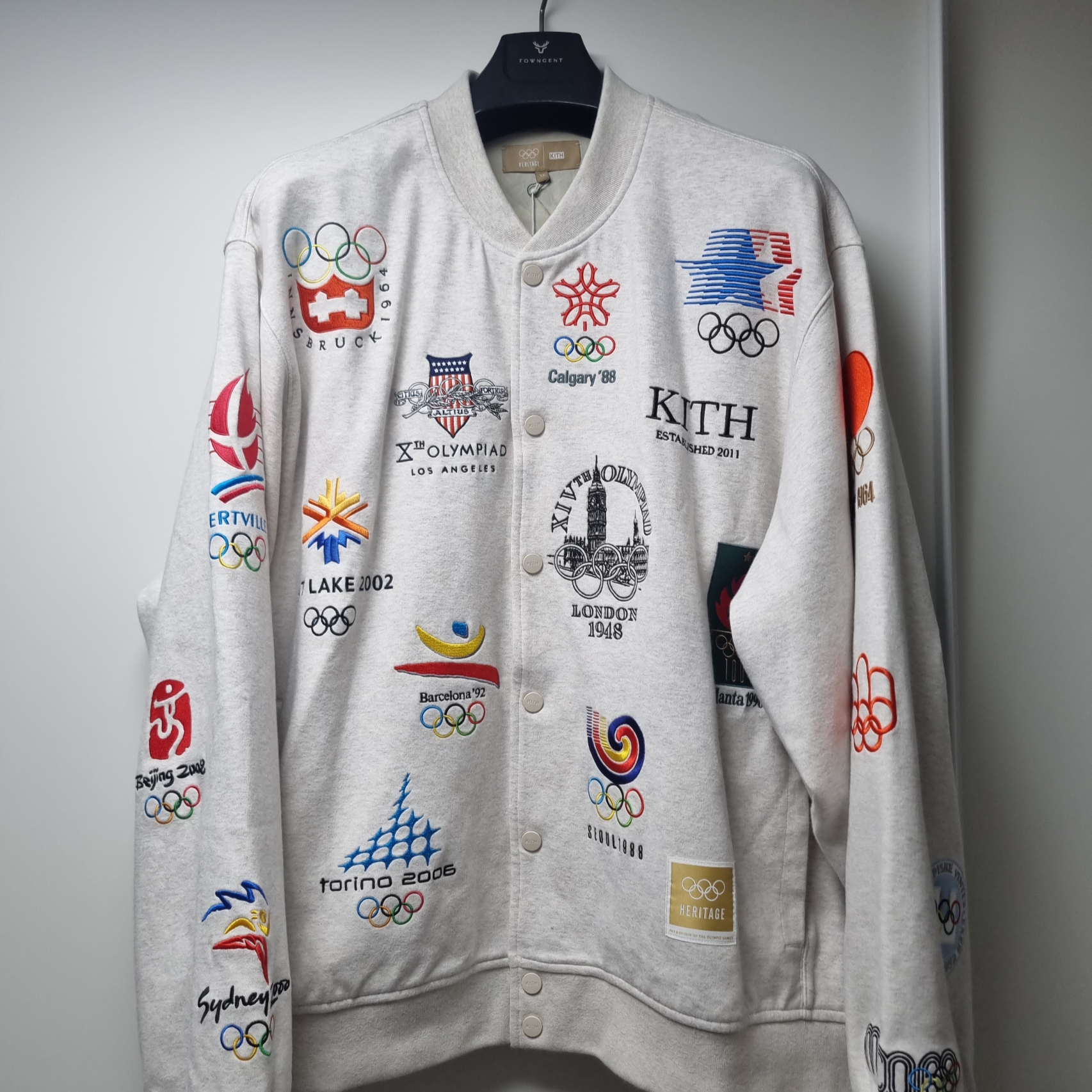 Kith Olympics Heritage Marvin Bomber Jacket Sandy Heather 착용 스타일 - 1