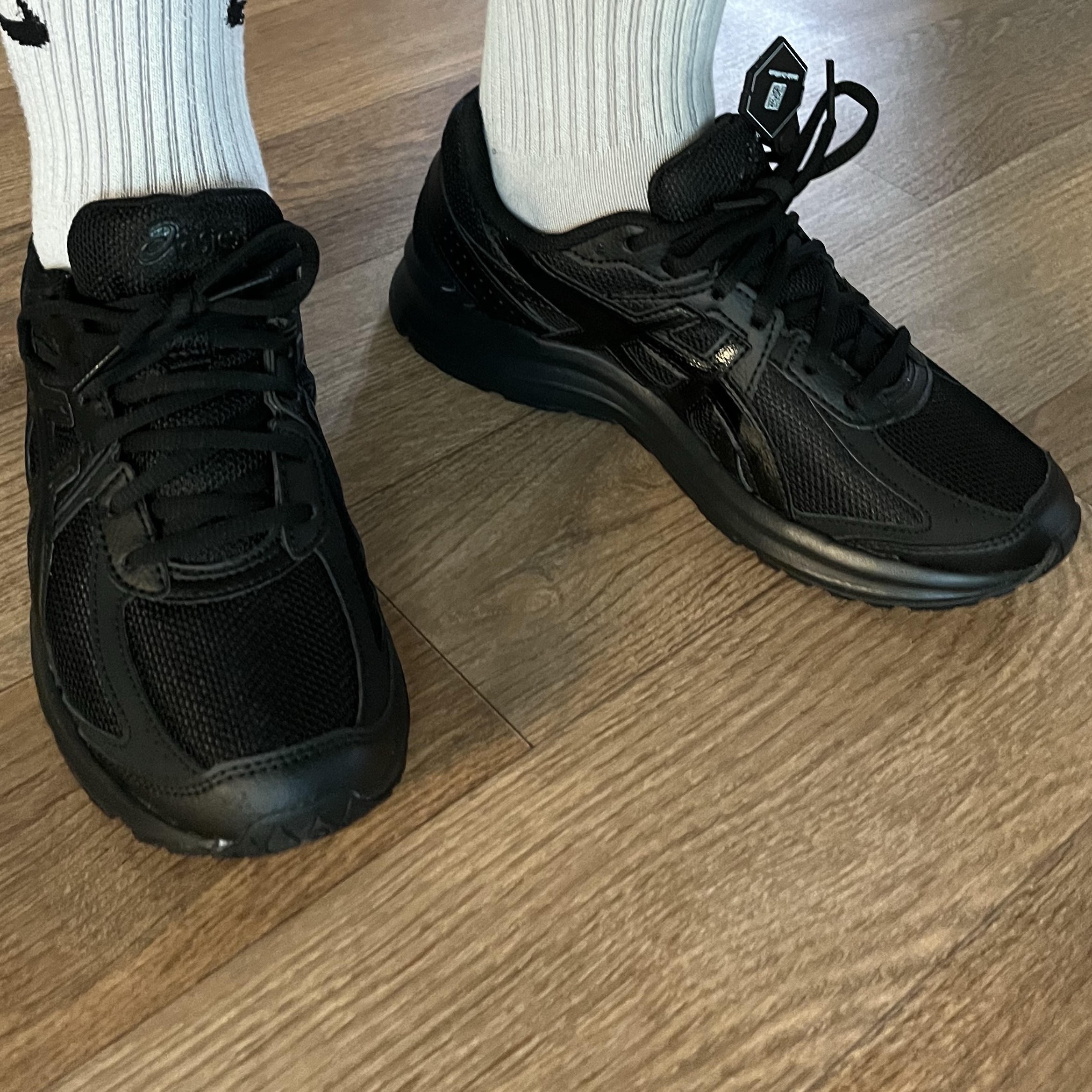 Asics Jog 100 S Black - 2E Wide 착용 스타일