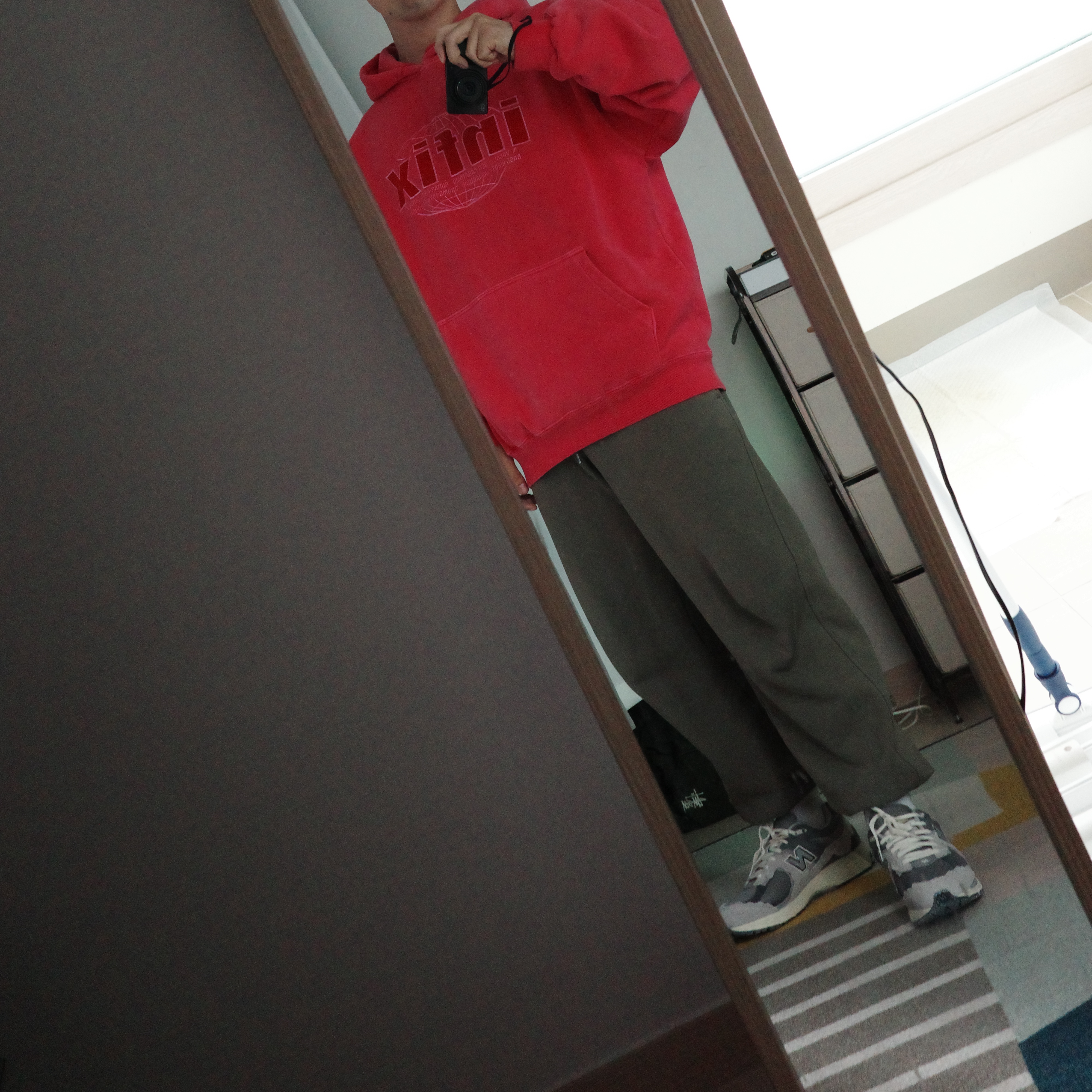New Balance 2002R Protection Pack Rain Cloud 착용 스타일 - 2