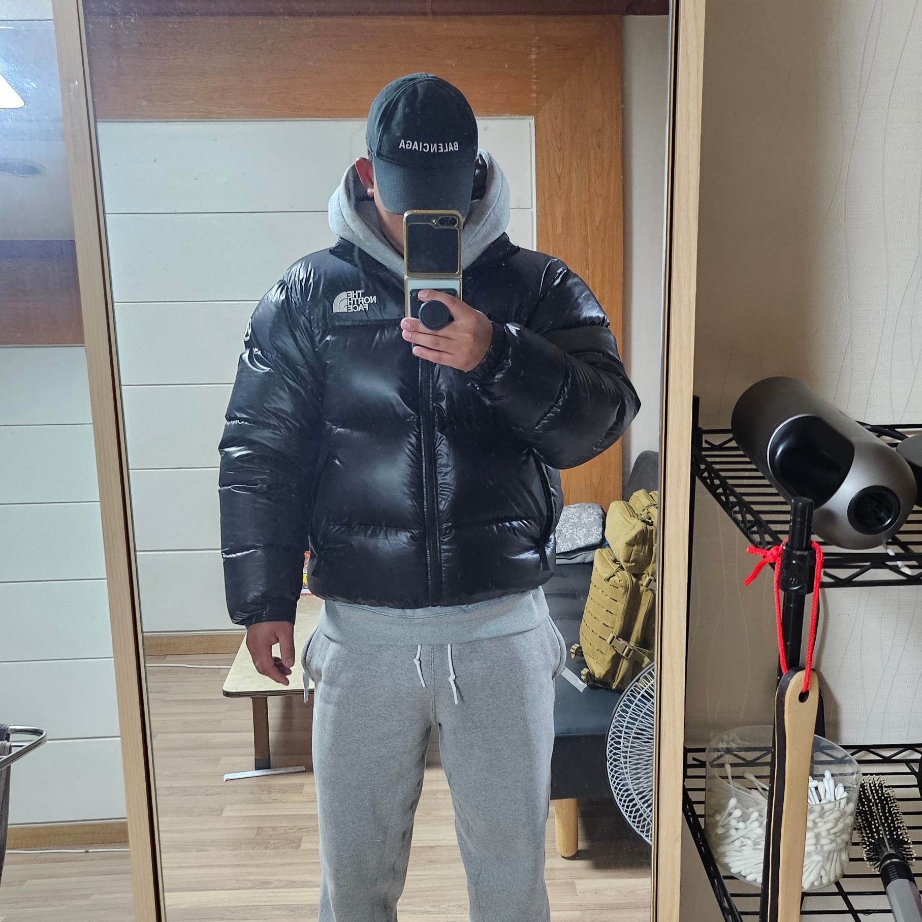 The North Face Quantum Nuptse Jacket Black, Nike Solo Swoosh Fleece Pants Dark Grey - Asia 착용 스타일