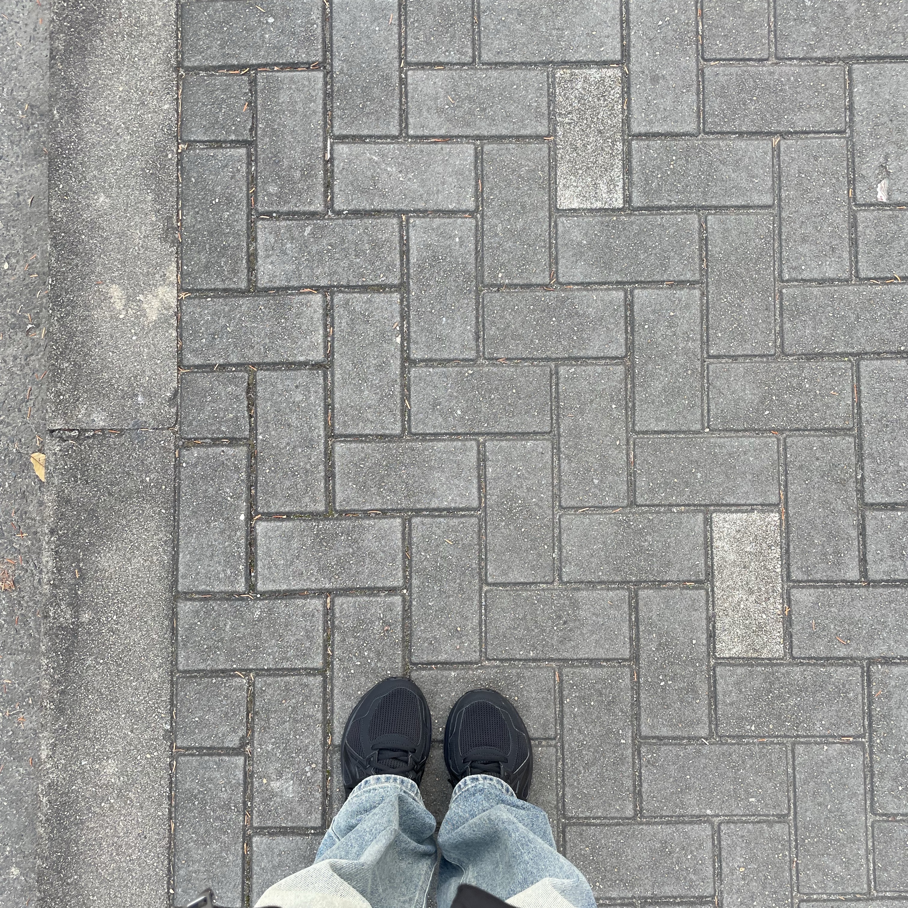 Asics Jog 100 2 Black 착용 스타일 - 1