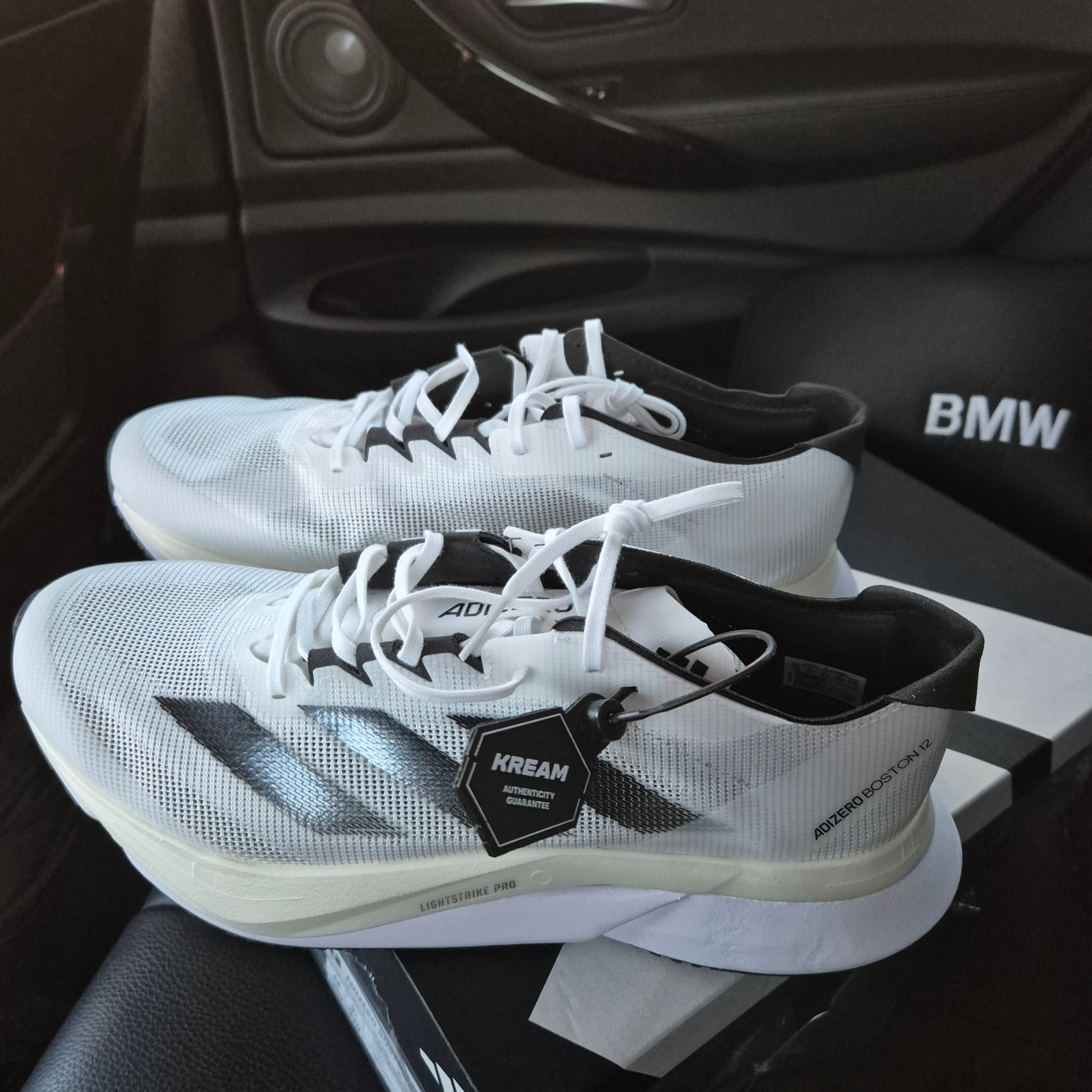 Adidas Adizero Boston 12 Cloud White Core Black Night Metallic 착용 스타일