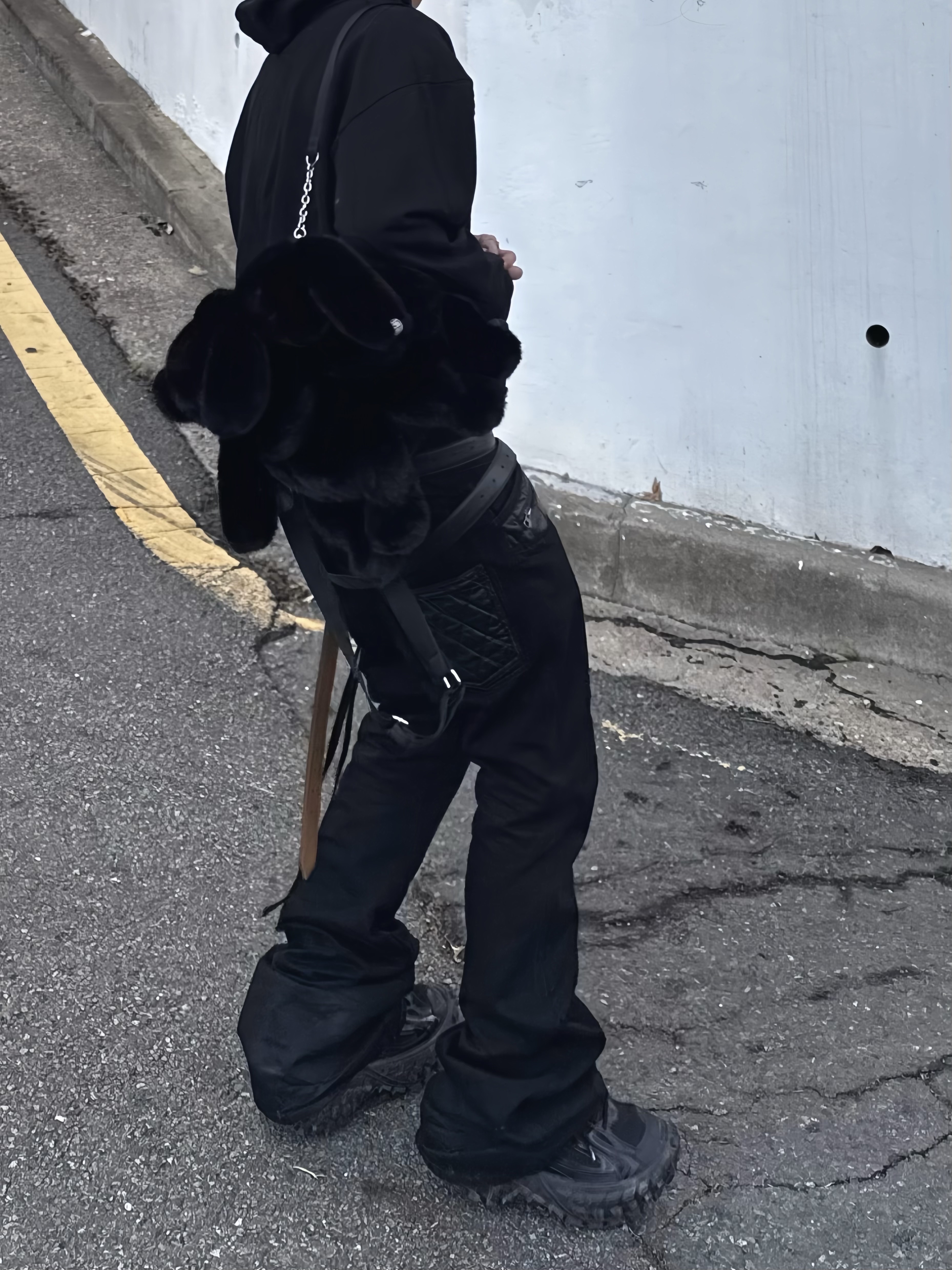 Yeezy x Gosha Rubchinskiy YZY Black Dogs Hoodie Black, Open Yy Faux Fur Earflap Cap Black 착용 스타일 - 4