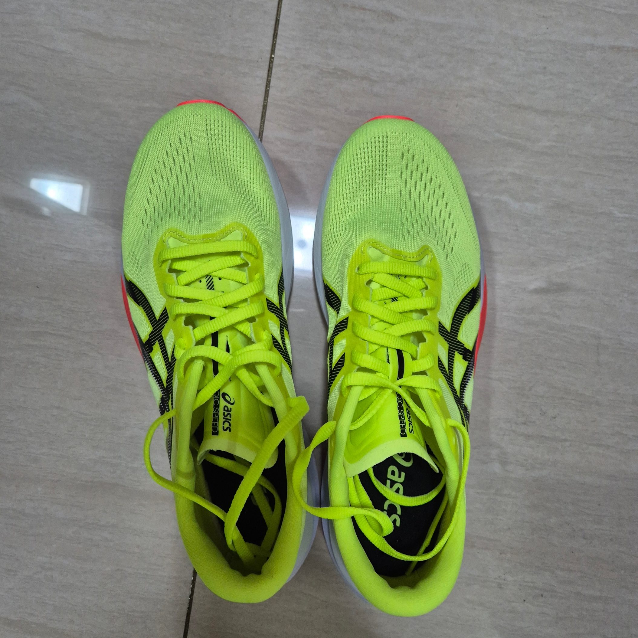 Asics Magic Speed 4 Safety Yellow Black - 2E Wide 착용 스타일