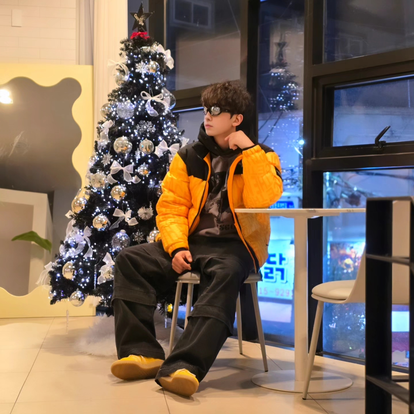 The North Face White Label Novelty Nuptse Down Jacket P Yellow, Flavorism Double Layered Wide Denim Pants Black 착용 스타일 - 5