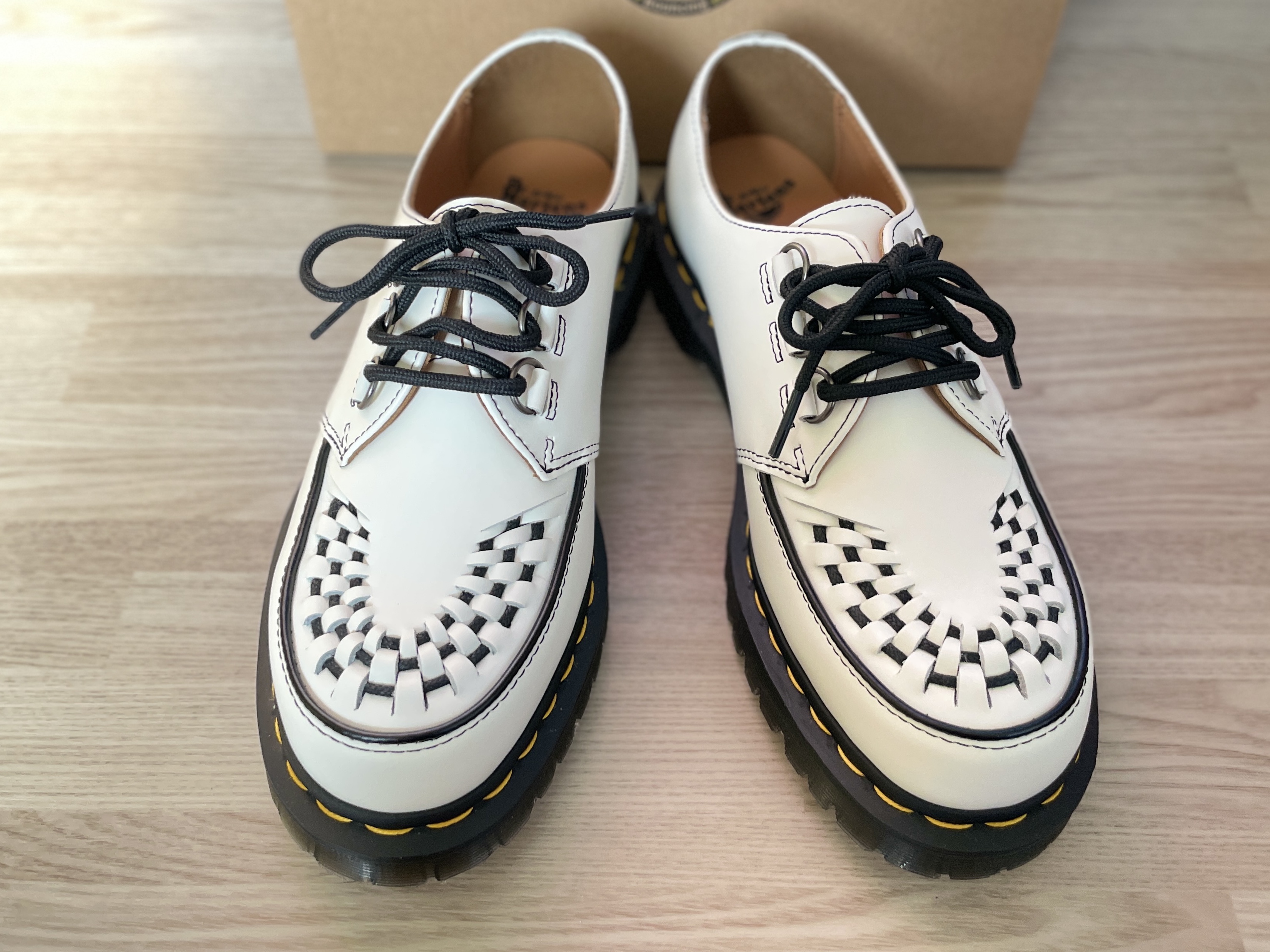 Dr. Martens x Supreme Ramsey Creeper Silver 착용 스타일 - 2