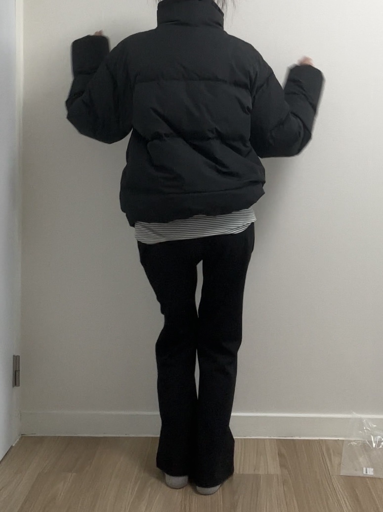 Calvin Klein Relaxed Fit Short Puffer White 착용 스타일 - 2