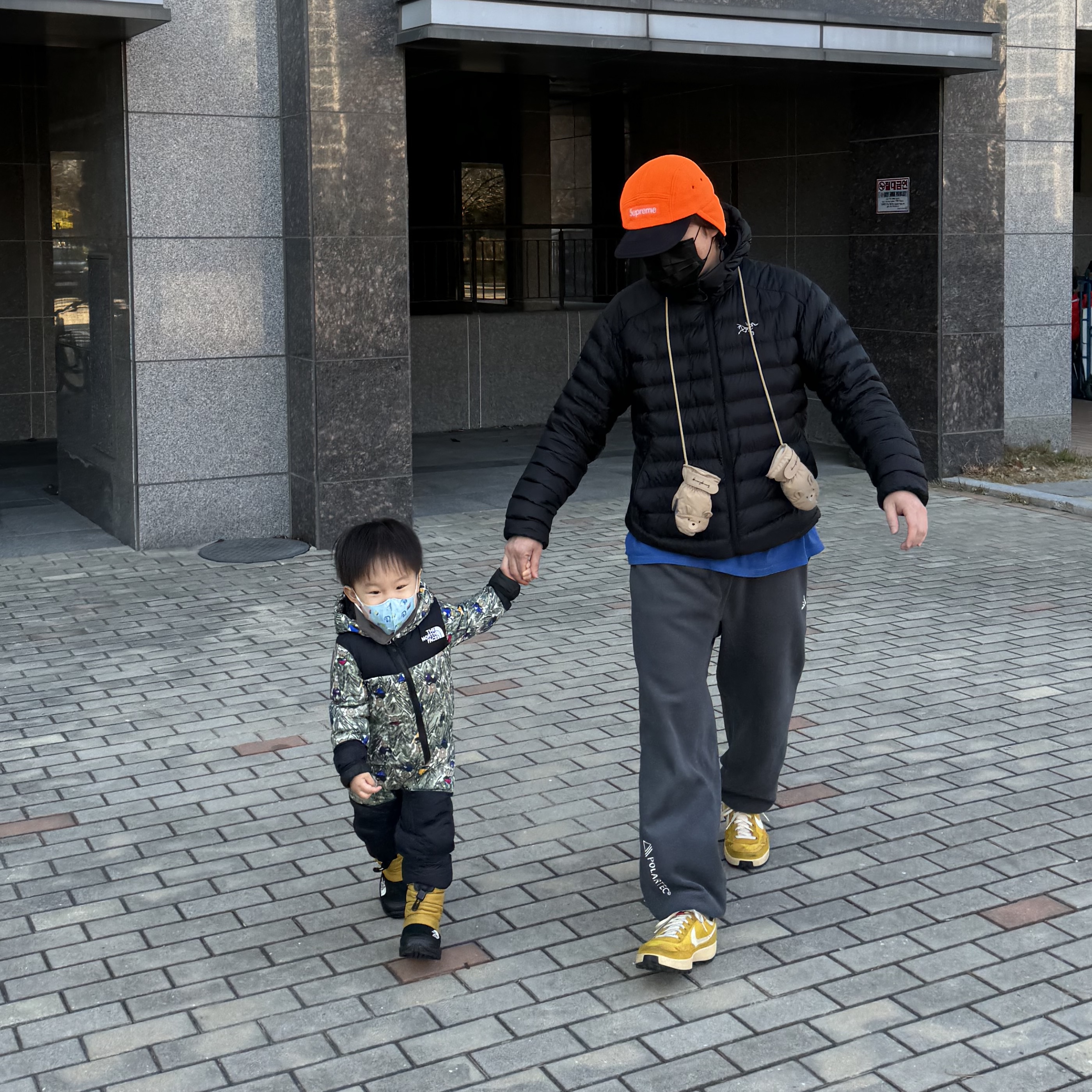 Supreme Polartec Earflap Camp Cap Orange - 24FW, Arc'teryx Cerium Hoody Black 착용 스타일