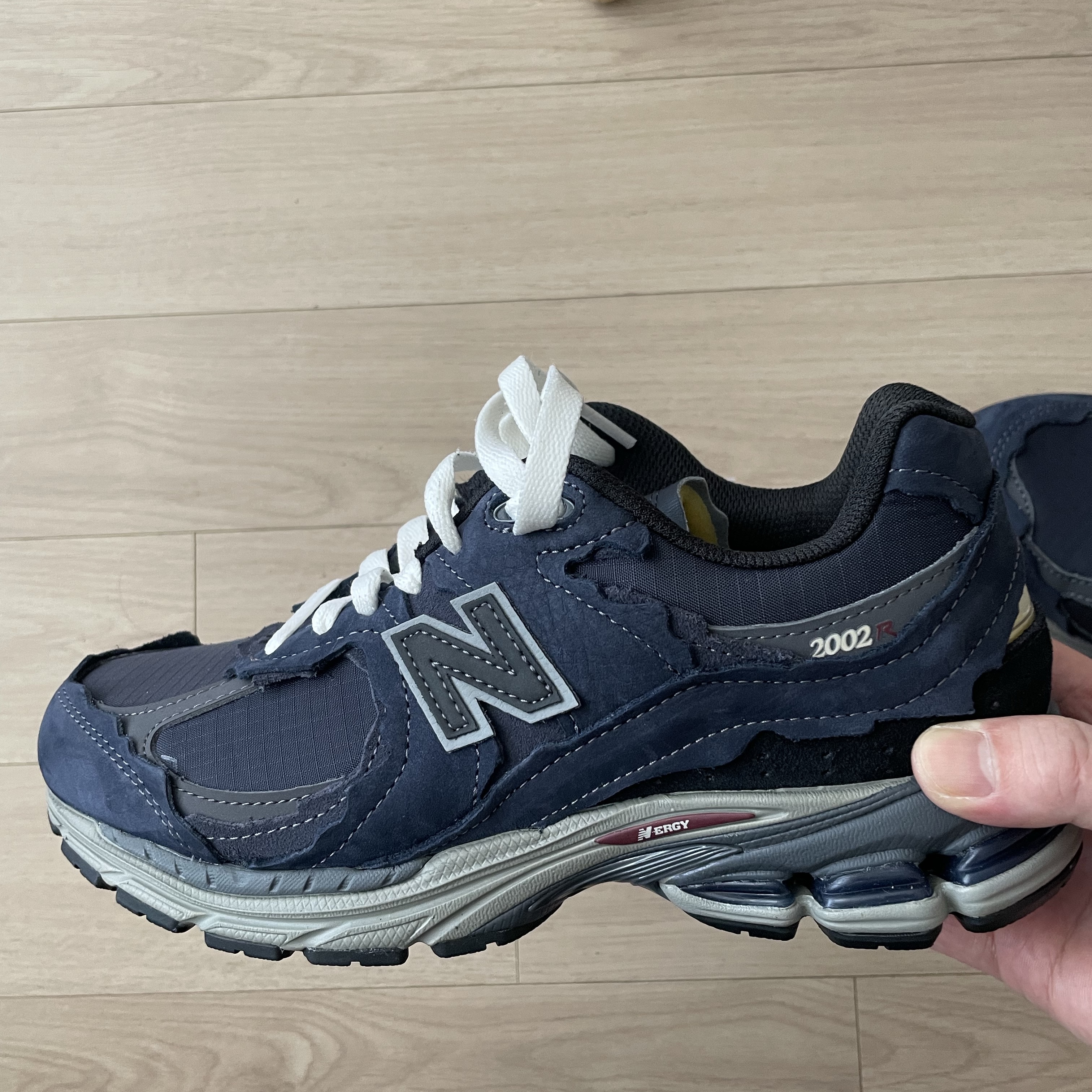 New Balance 2002R Protection Pack Eclipse 착용 스타일