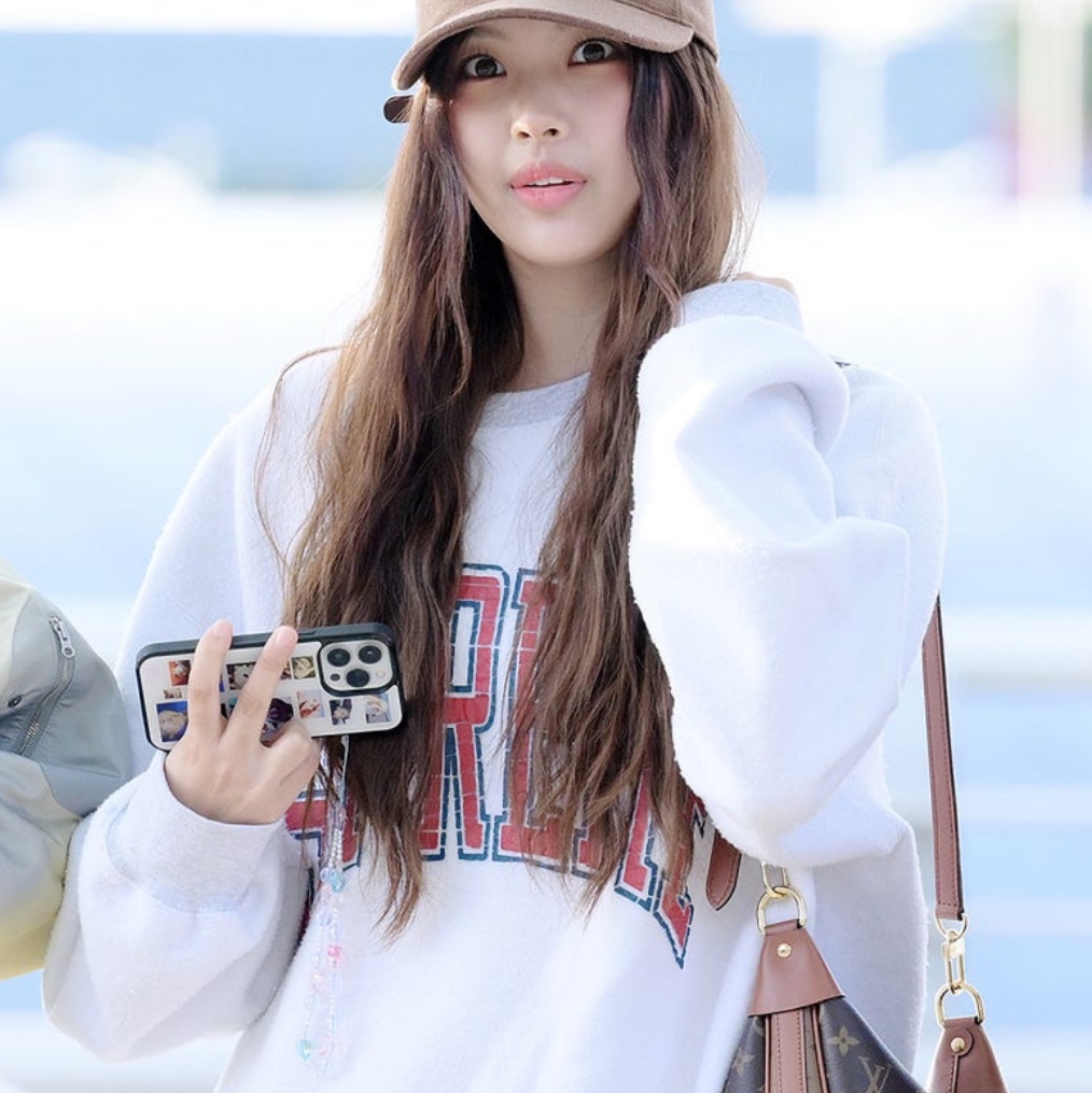 Supreme Inside Out Crewneck Ash Grey - 23FW 착용 스타일