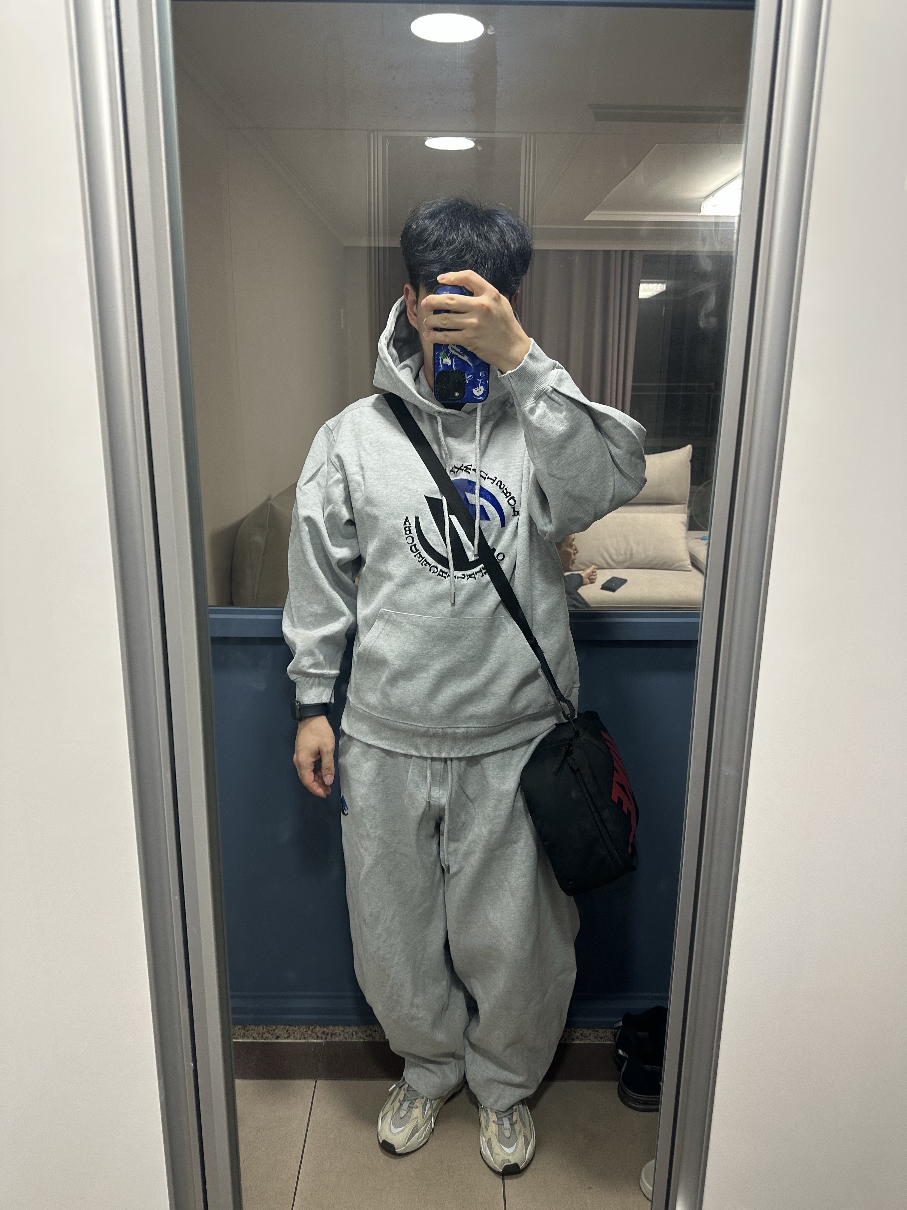 Zara x Ader Error Jogger Pants Grey, Zara x Ader Error Embroidery Hooded Sweatshirt Grey 착용 스타일
