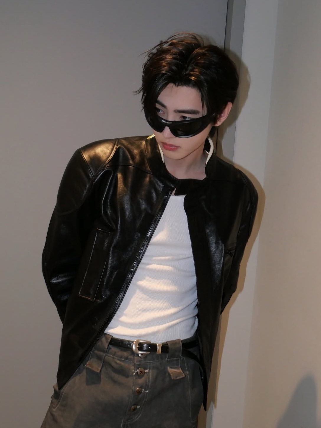 Gentle Monster x Mugler Spiral 02 M01 Black Gray, Our Legacy Belt 2cm Leather Black 착용 스타일 - 2