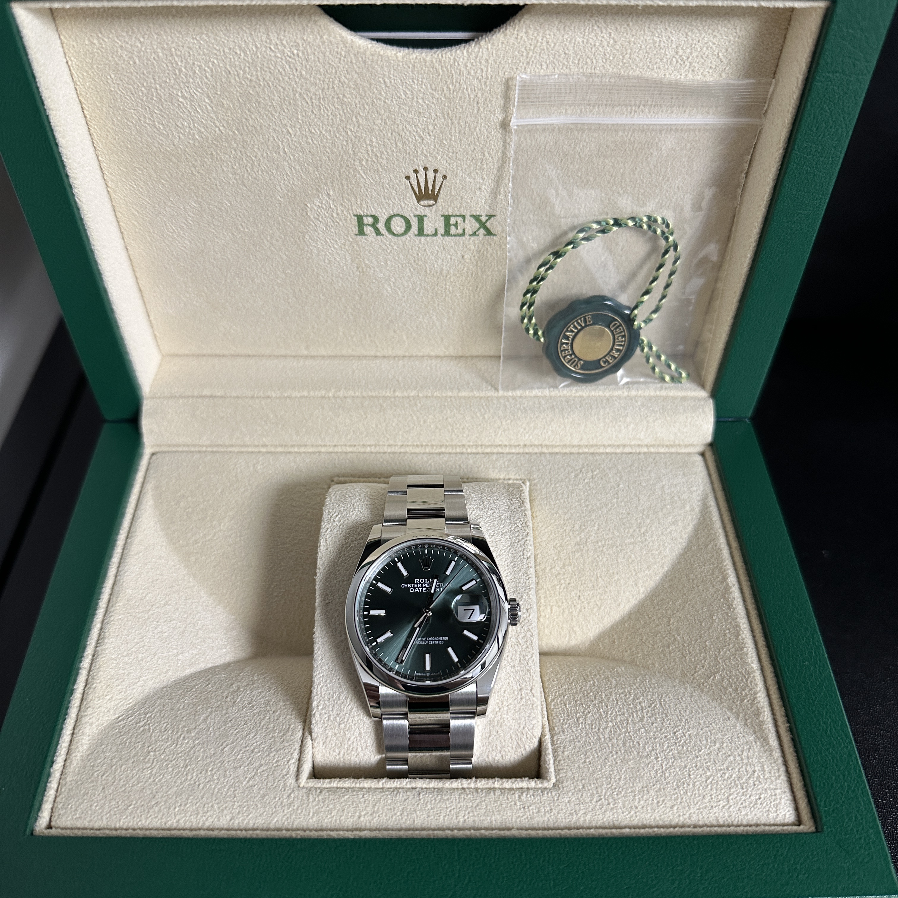 Rolex Datejust 36mm 126200 Mint Green Oyster 착용 스타일
