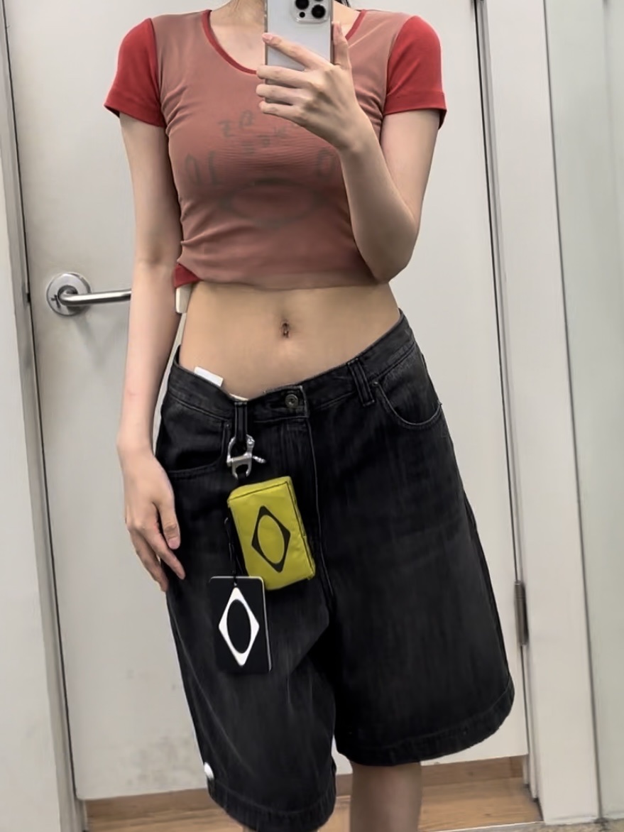 (W) Mischief Denim Bermuda Pants Faded Black 착용 스타일 - 1